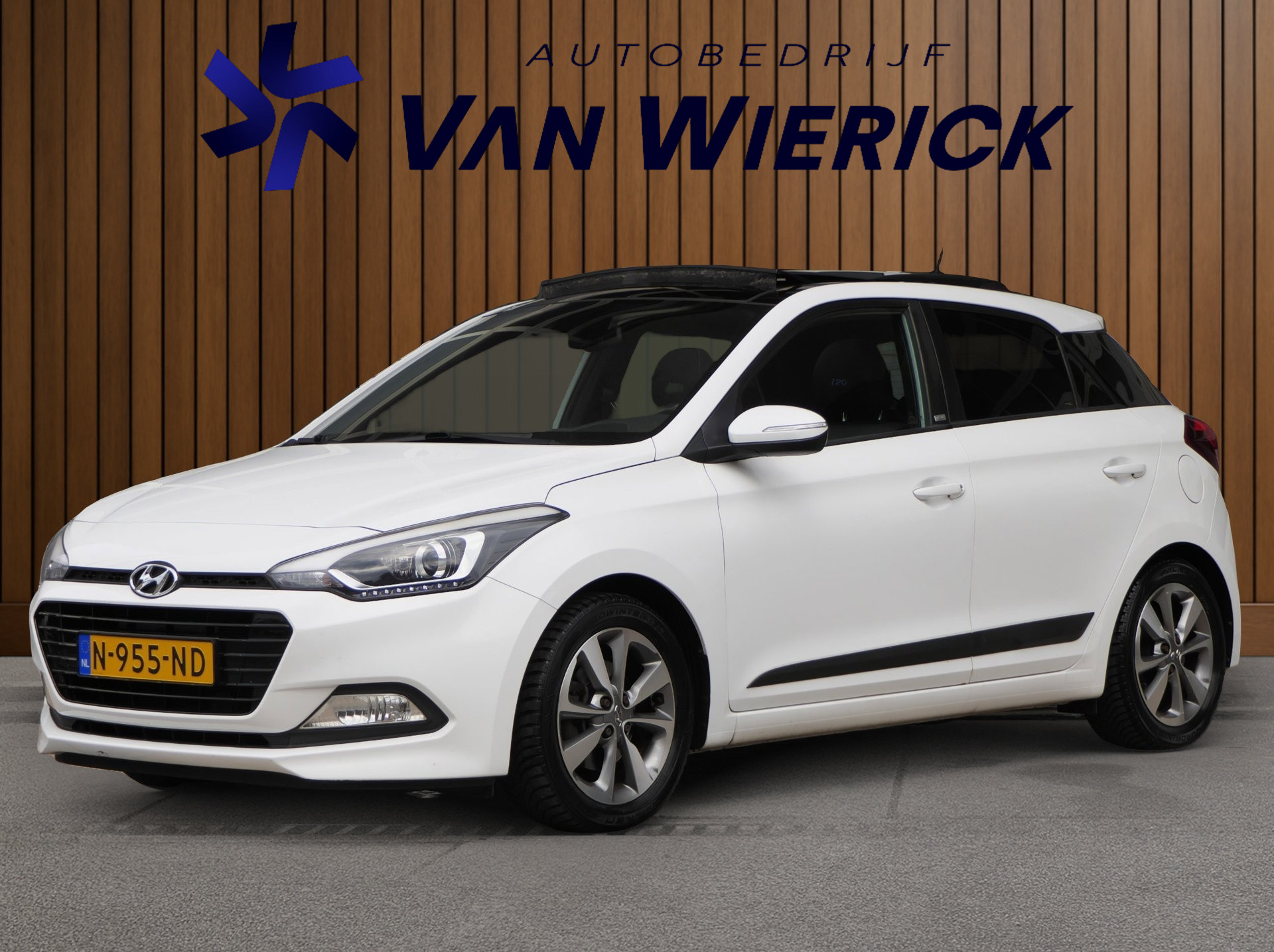 Hyundai I20 1.0 T-GDI Premium 120PK | Schuifdak | Camera | Cruise | Clima | Trekhaak | LM Velgen 2016 - voorkant