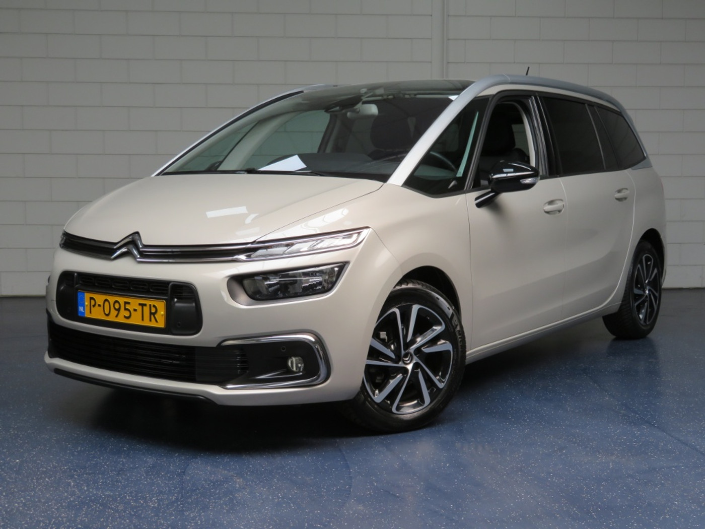 Citroen C4 Spacetourer 1.2 PureTech Shine 2022 - voorkant