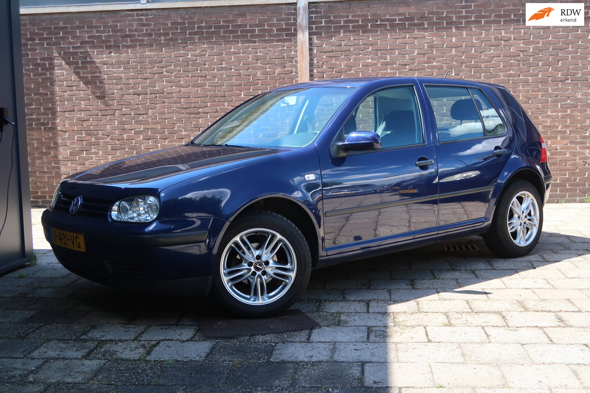Volkswagen Golf 1.4-16V *Rijklaarprijs * Airco *APK 2003 - voorkant