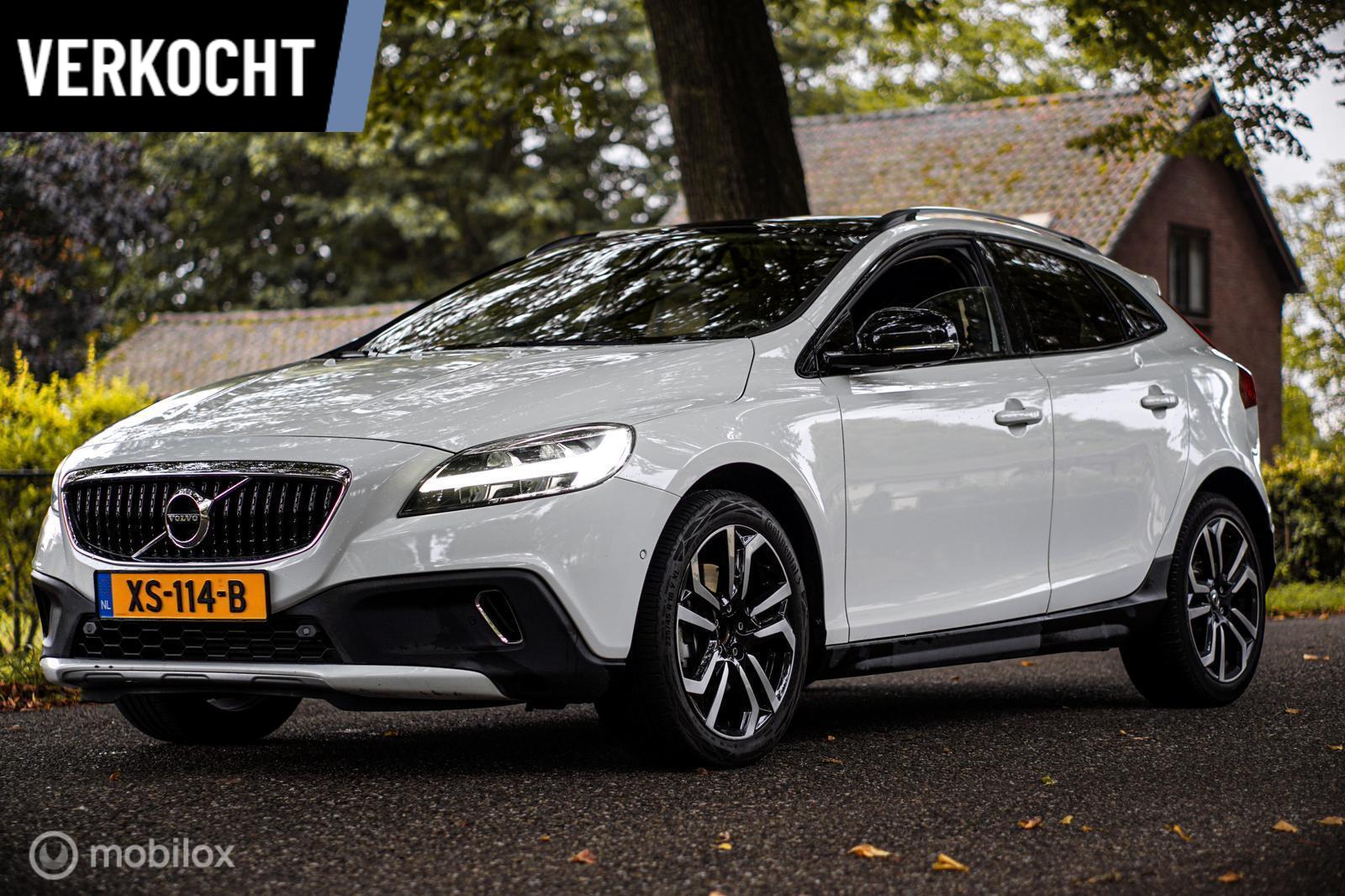 Volvo V40 Cross Country 1.5 T3 Polar+ Luxury 2019 - voorkant