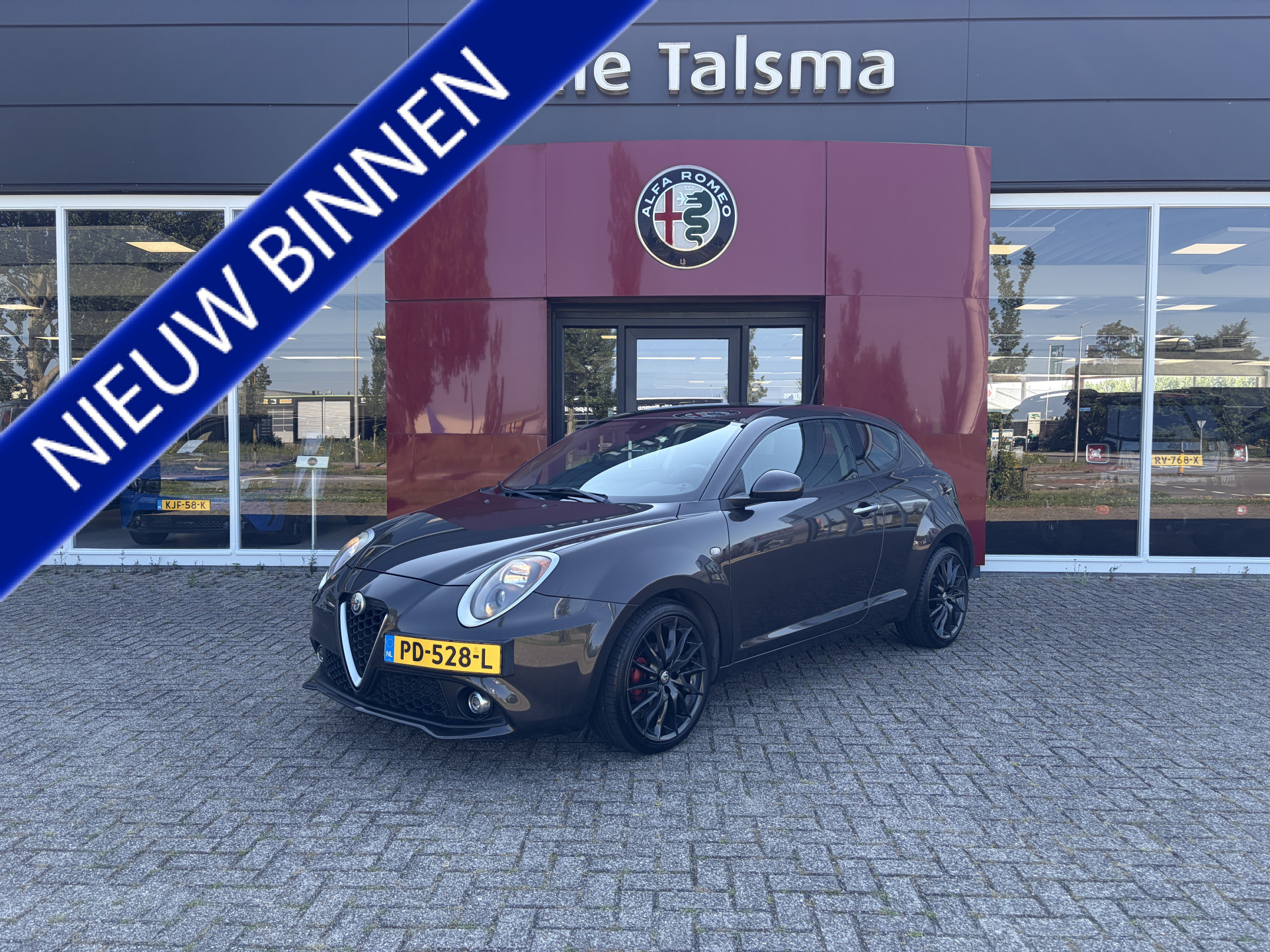 Alfa Romeo Alfa Mito TwinAir Super | 18" velgen | Navigatie | 2017 - voorkant