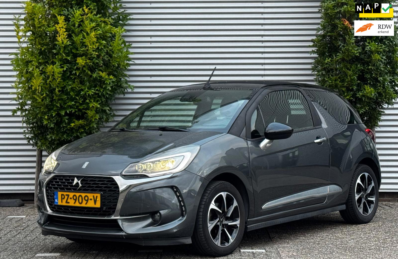 DS DS 3 Cabrio 1.2 PureTech So Chic NAVI / CAMERA 2017 - voorkant