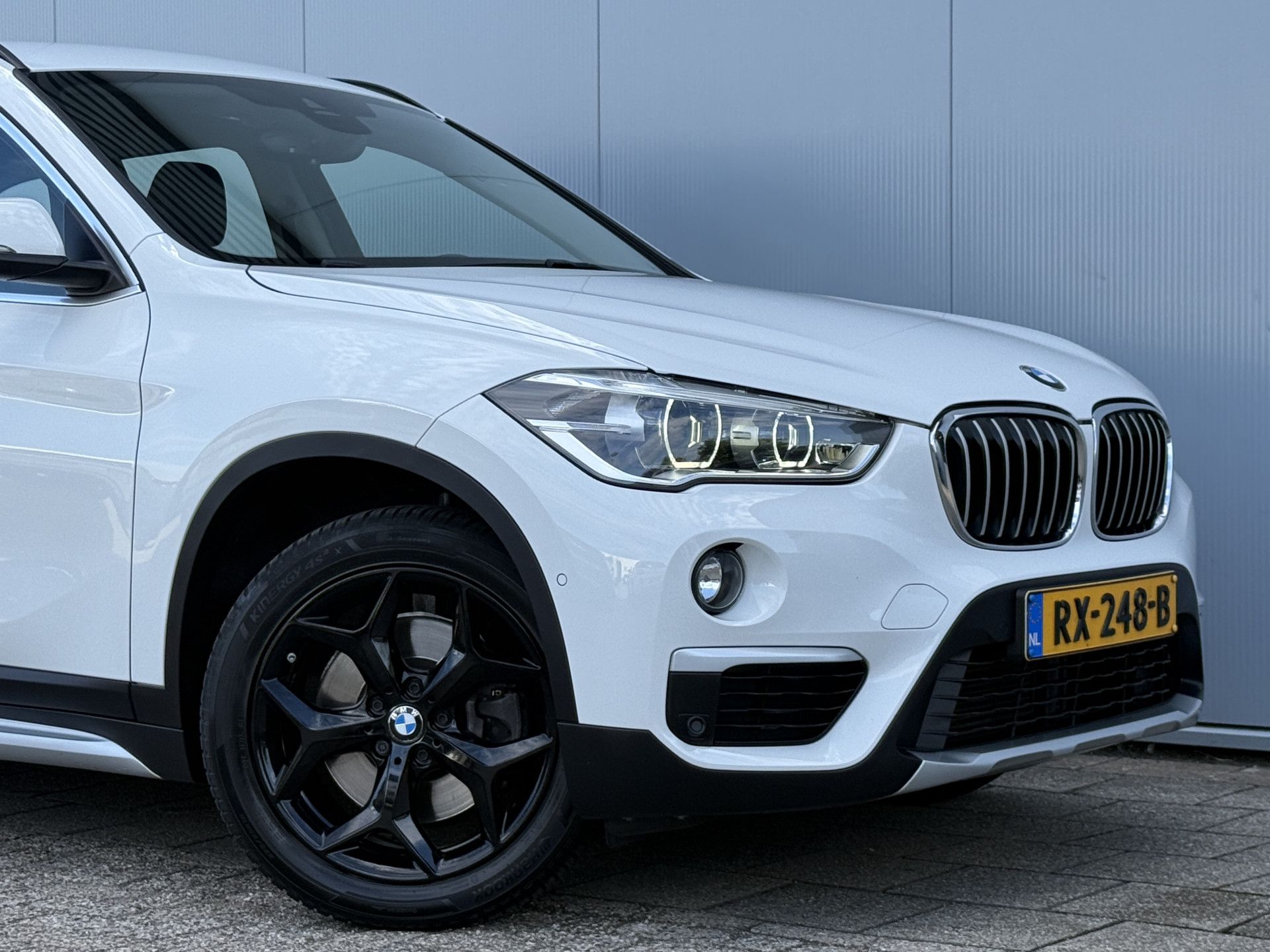 Foto van BMW X1 Xdrive20i
