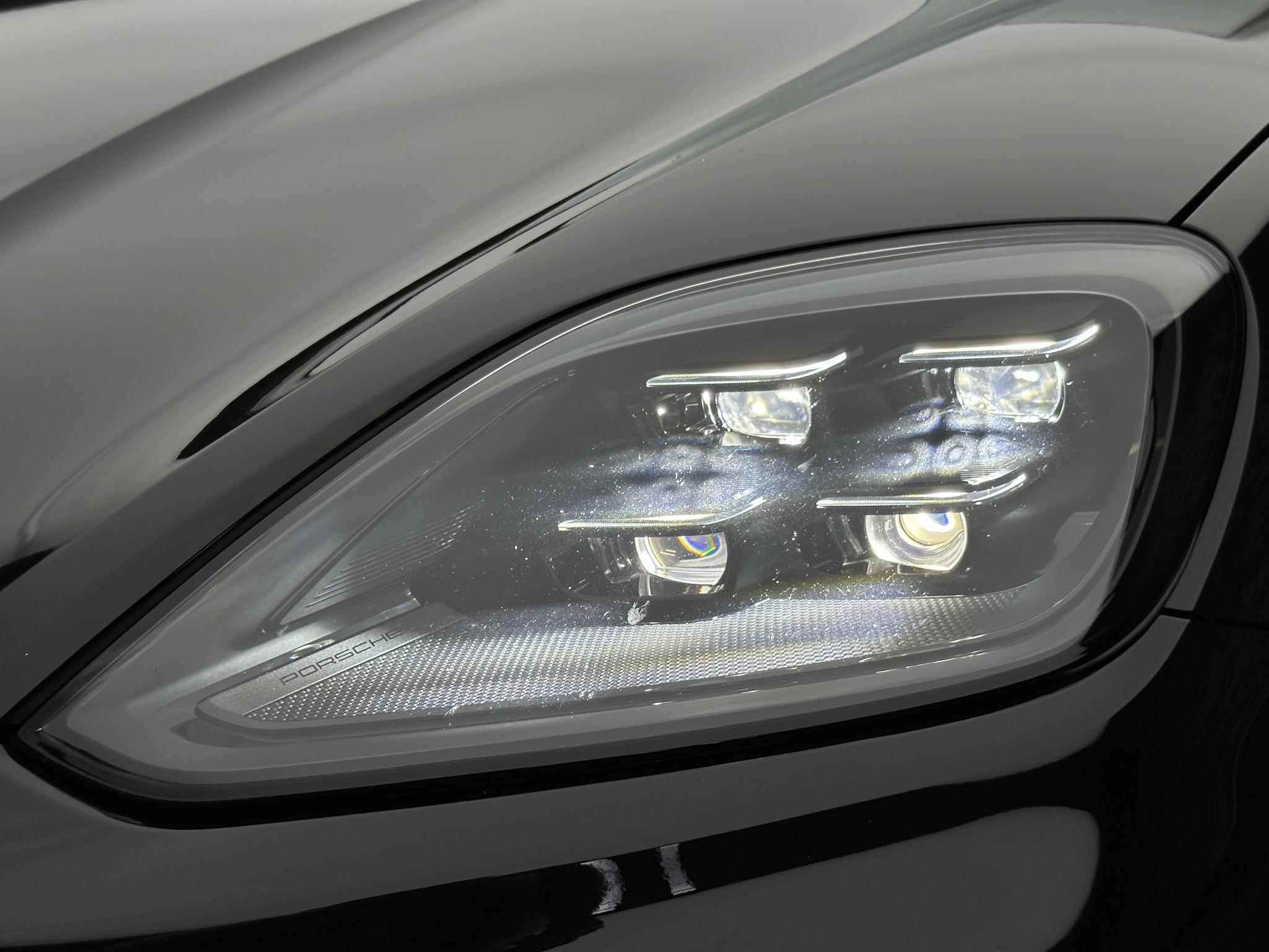 Foto van Porsche Cayenne E-hybrid