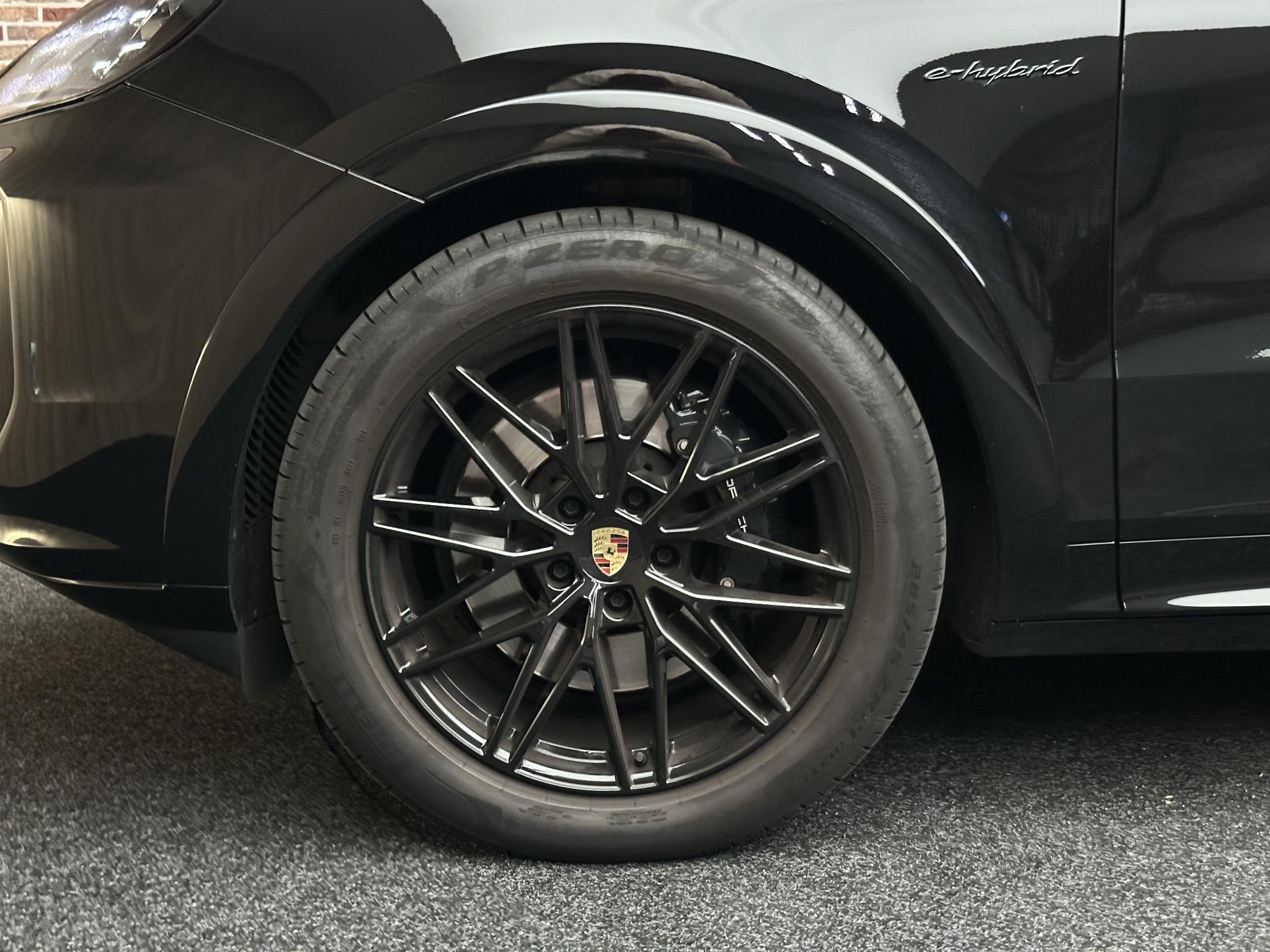 Foto van Porsche Cayenne E-hybrid