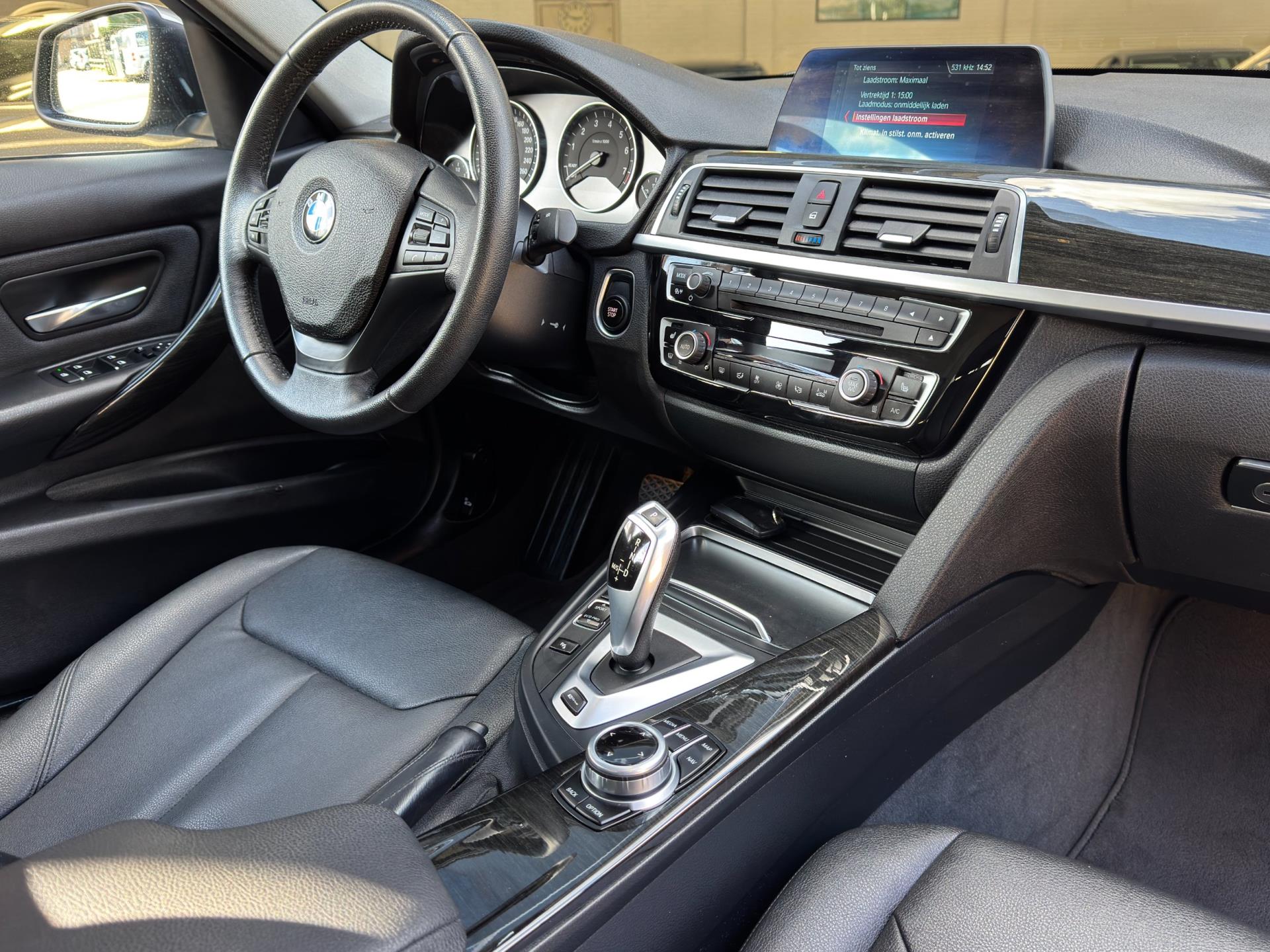 Foto van BMW 330e Iperformance
