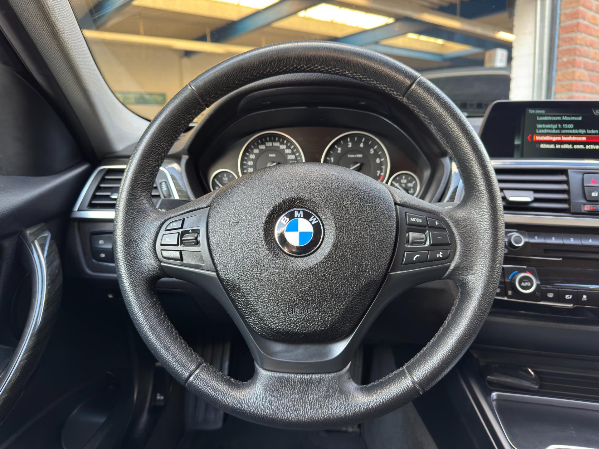 Foto van BMW 330e Iperformance