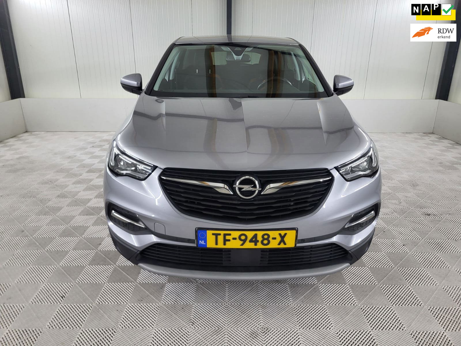 Opel Grandland X 1.2 Turbo Business Executive, Carplay, Trekhaak 2018 - voorkant