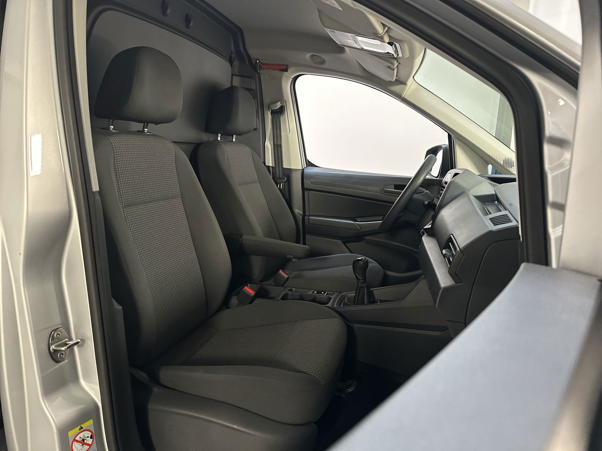Foto van Volkswagen Caddy Modified Partition Wall