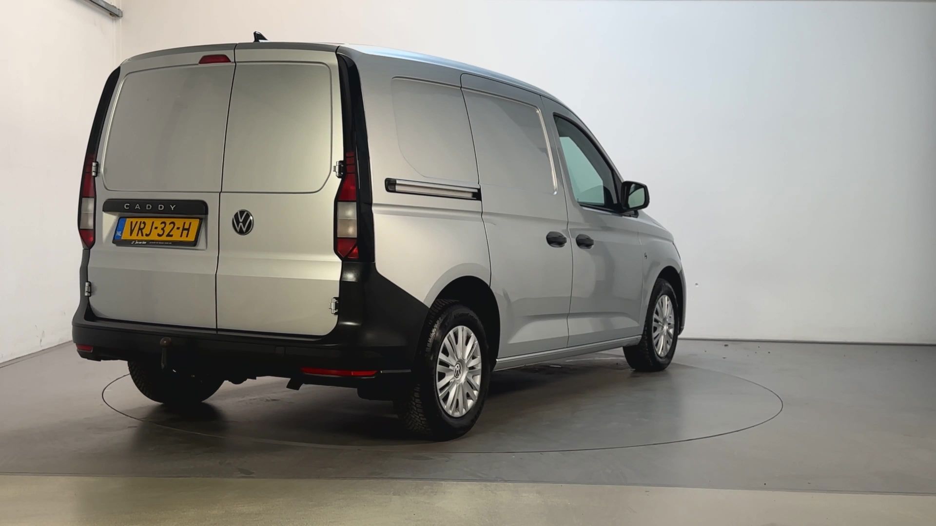 Foto van Volkswagen Caddy Modified Partition Wall