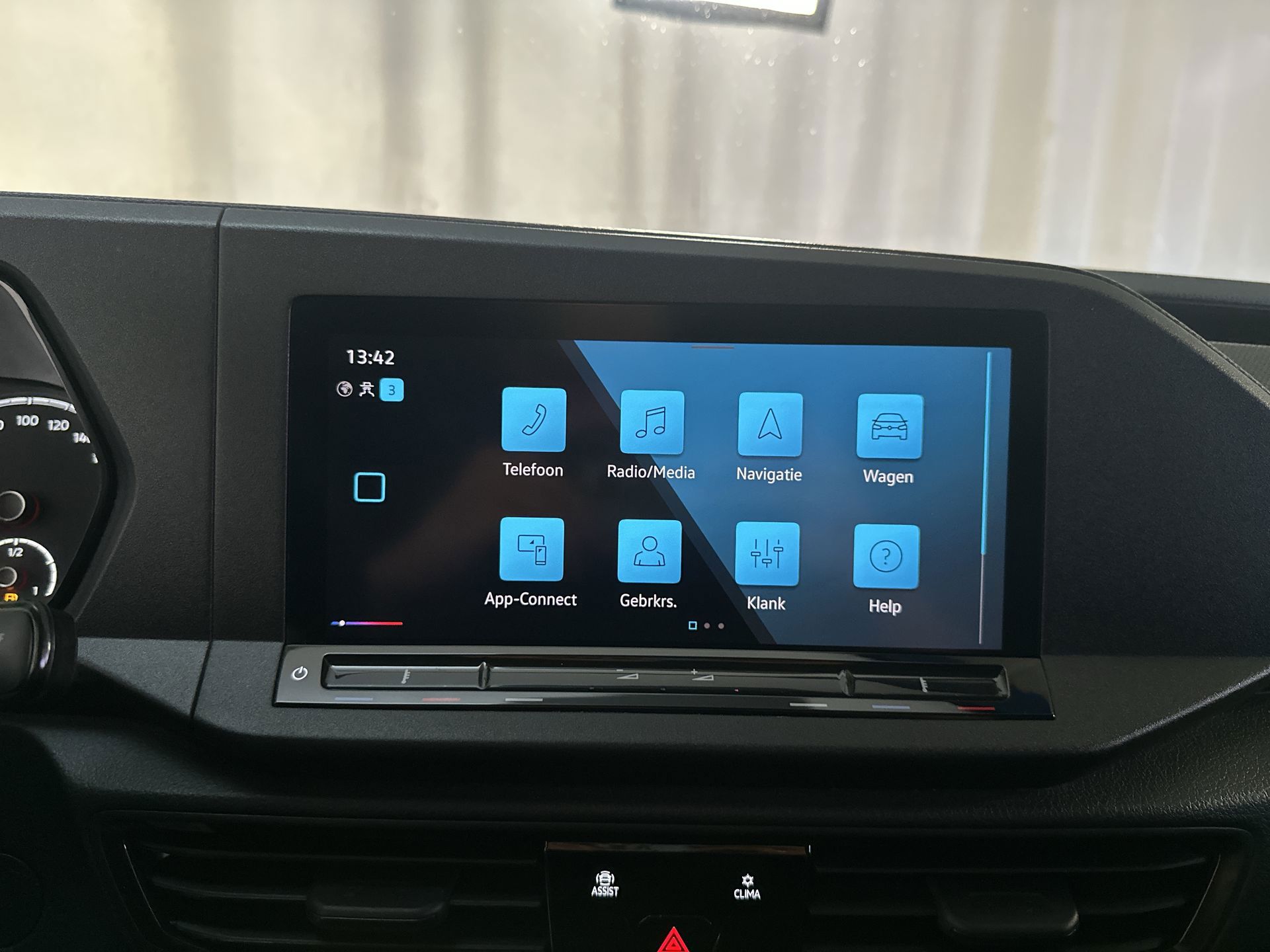Foto van Volkswagen Caddy Modified Partition Wall
