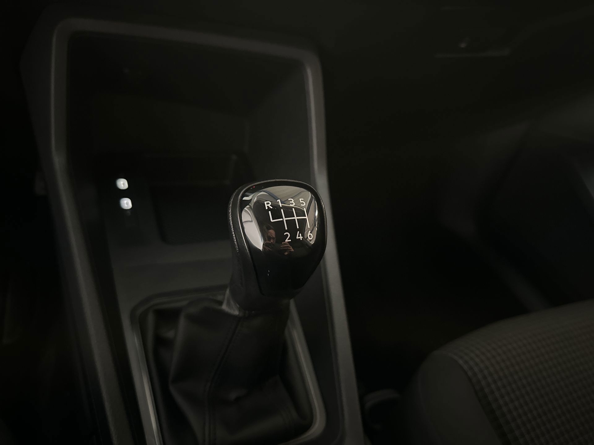 Foto van Volkswagen Caddy Modified Partition Wall