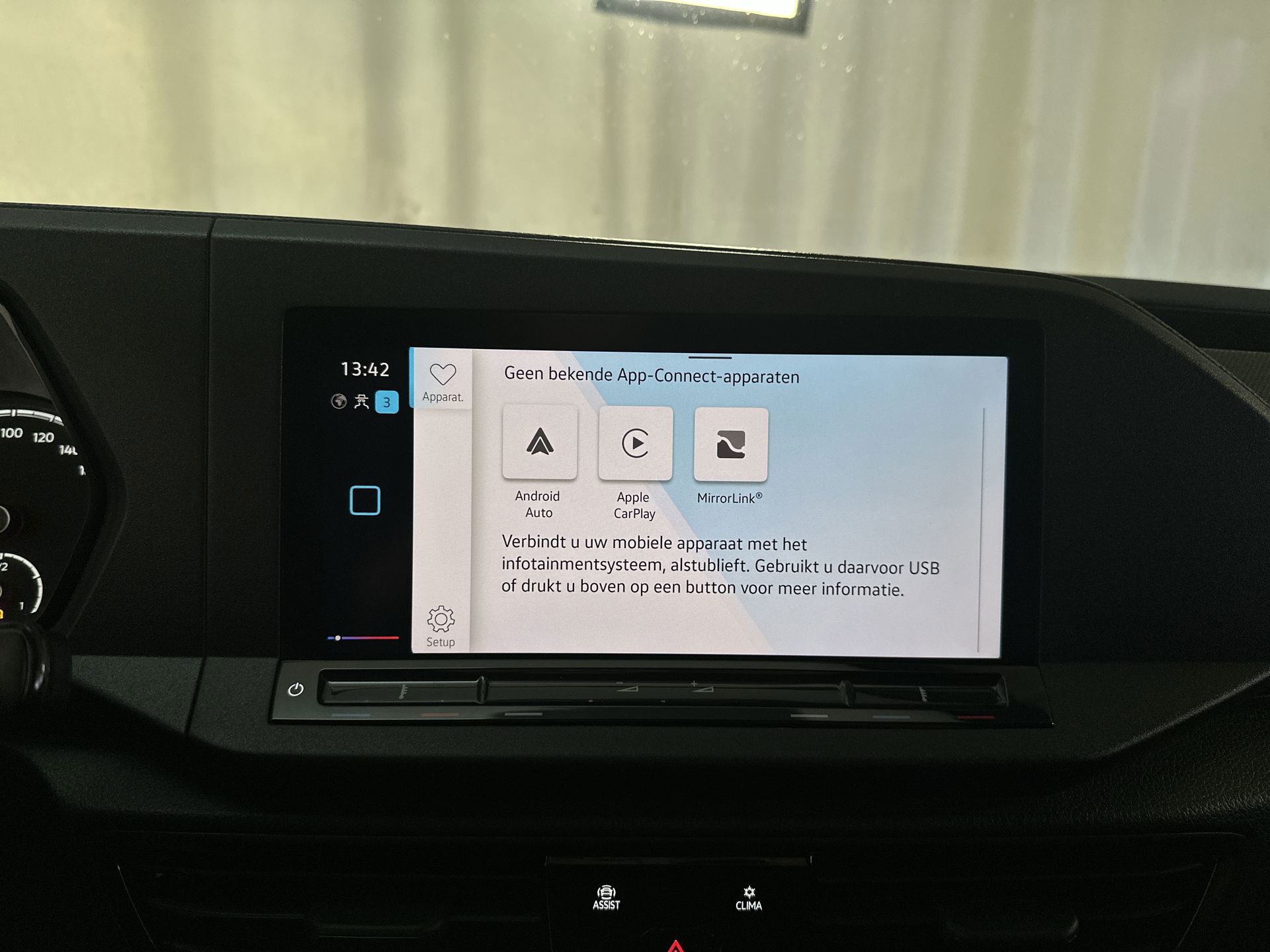 Foto van Volkswagen Caddy Modified Partition Wall