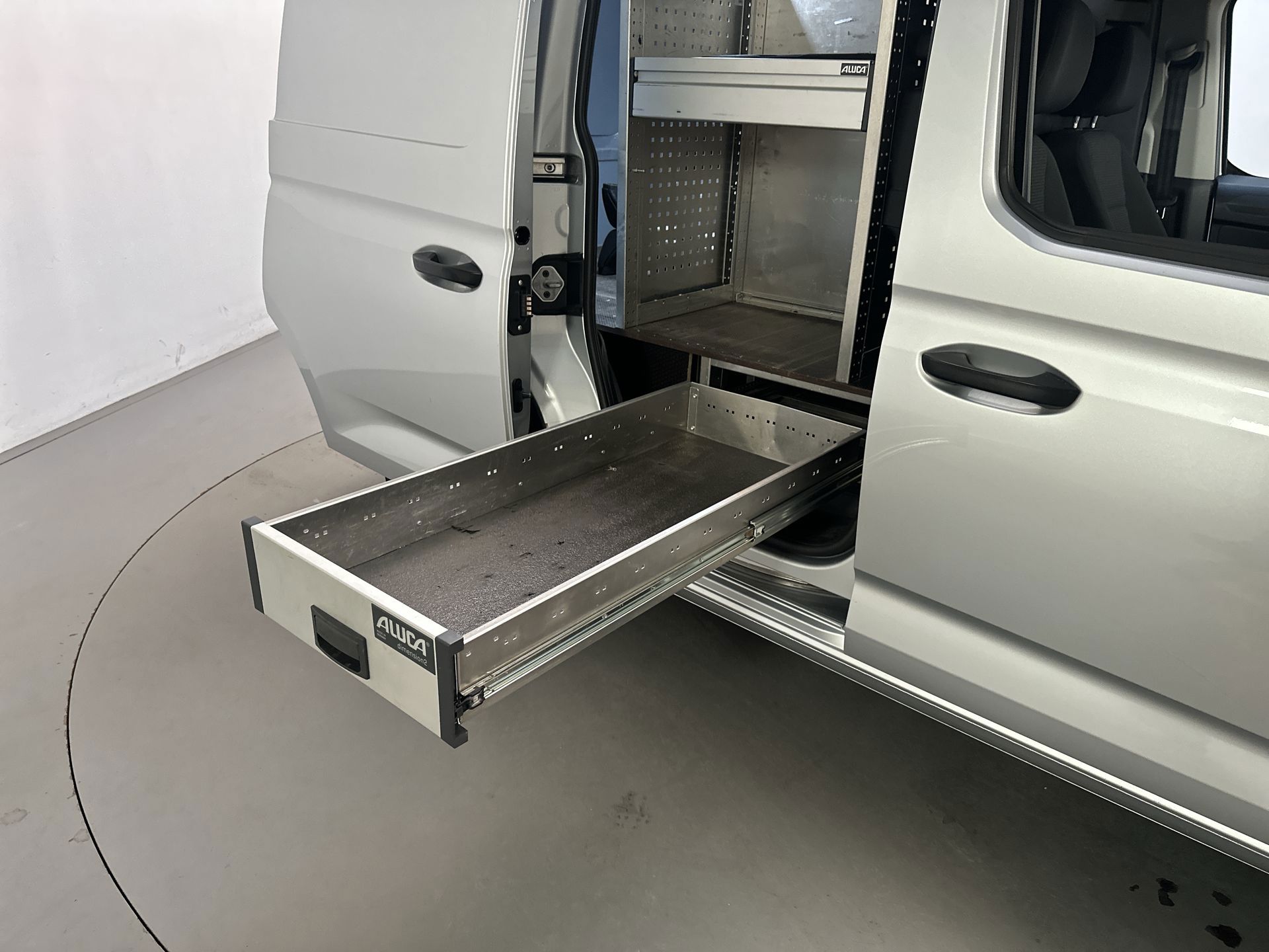 Foto van Volkswagen Caddy Modified Partition Wall