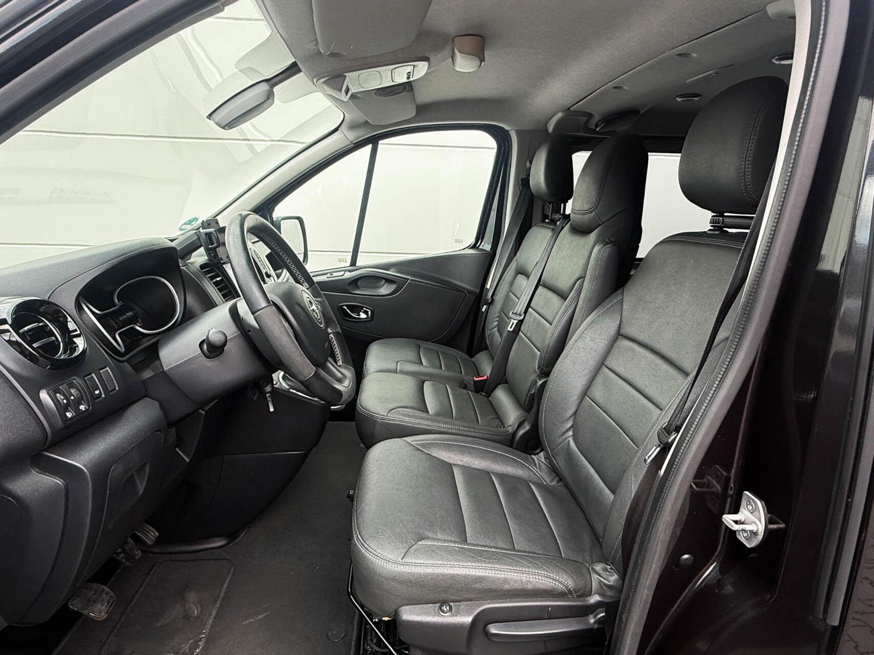 Foto van Opel Vivaro-b