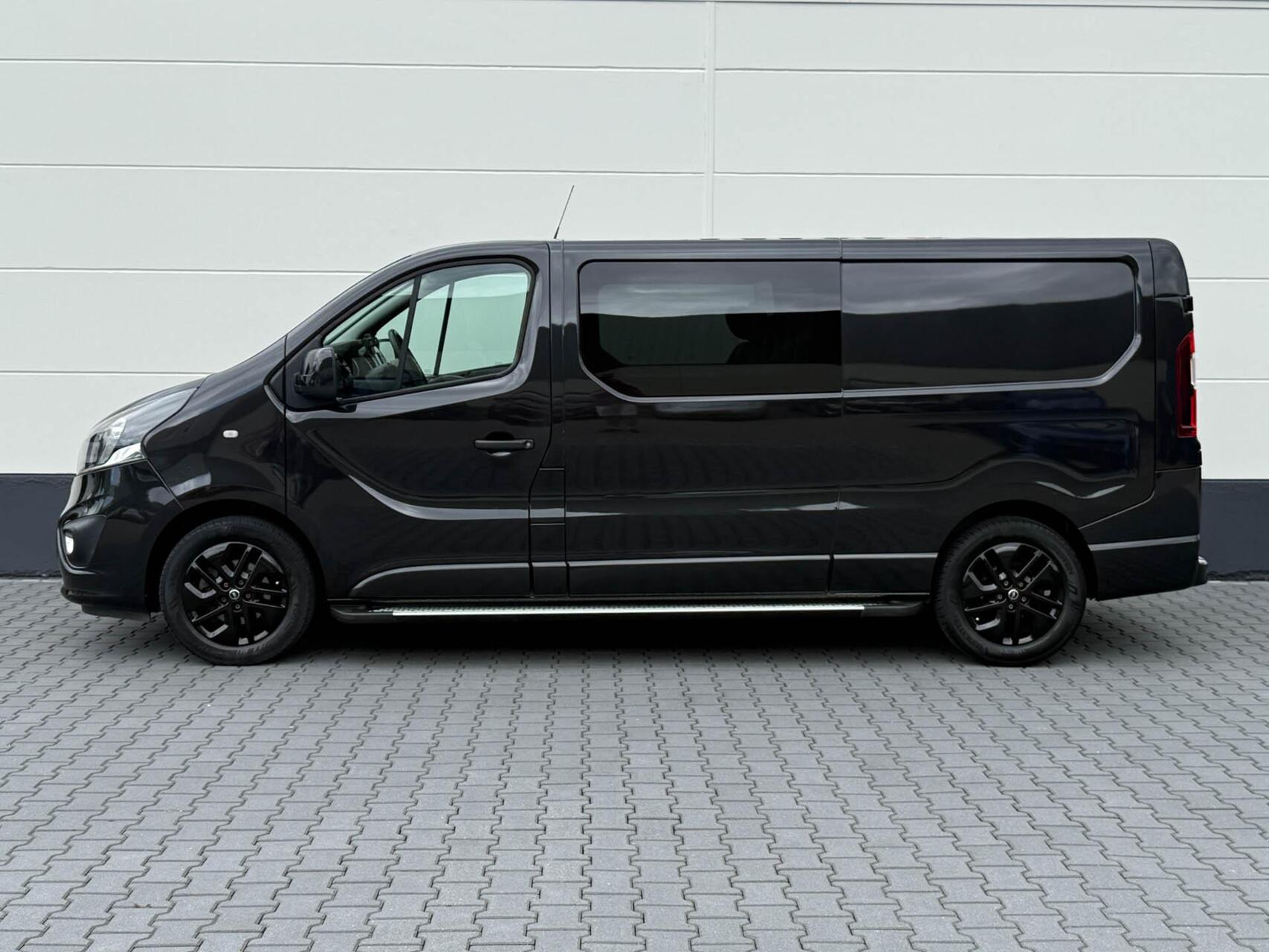 Foto van Opel Vivaro-b