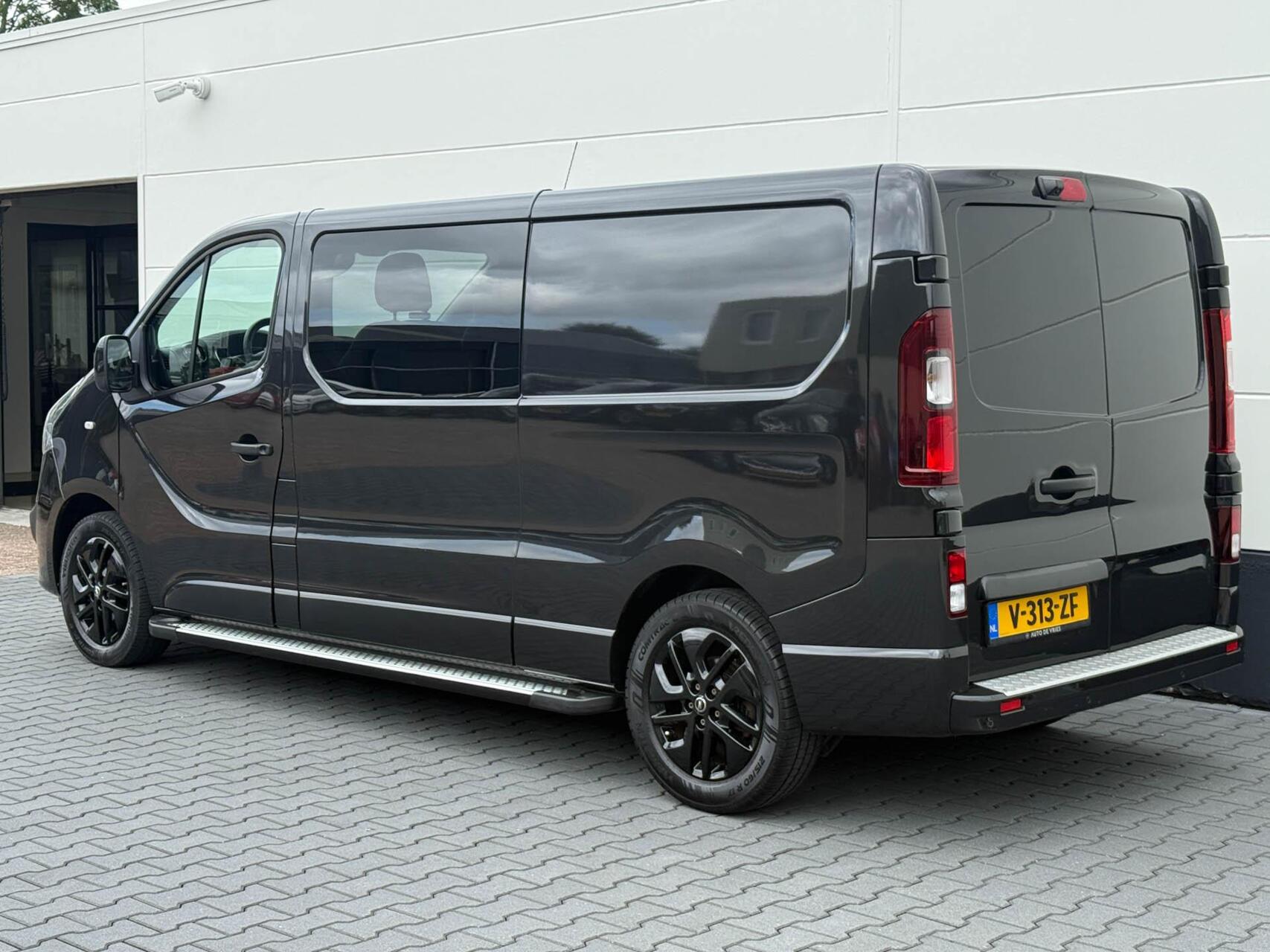 Foto van Opel Vivaro-b