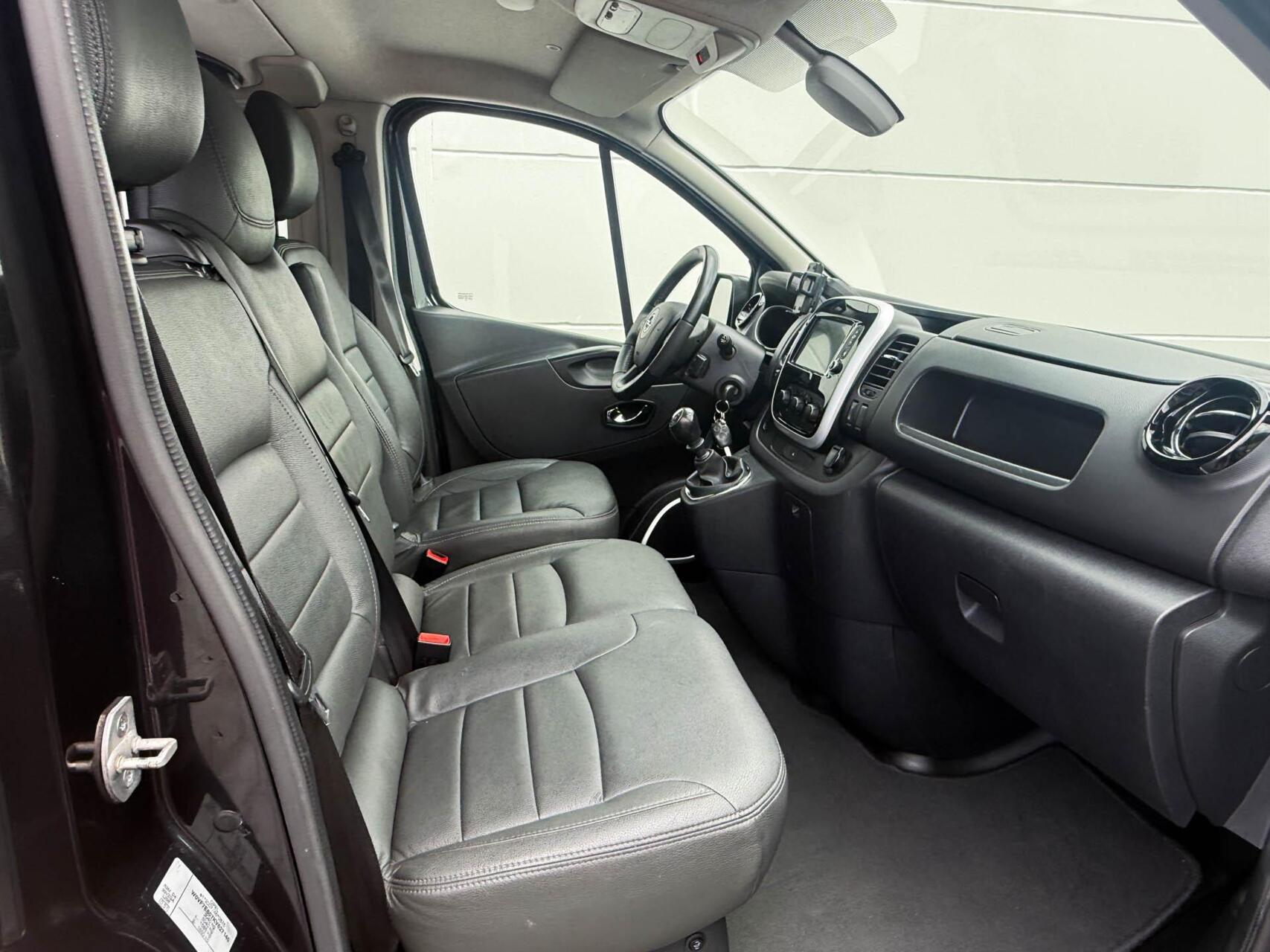 Foto van Opel Vivaro-b