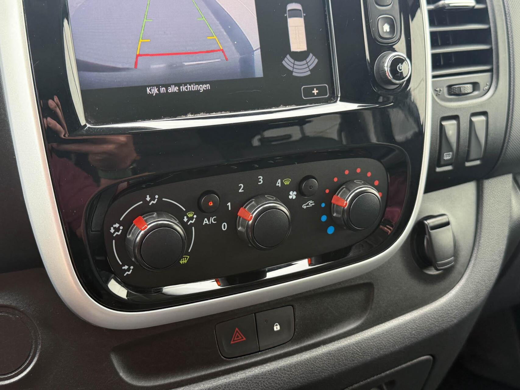 Foto van Opel Vivaro-b