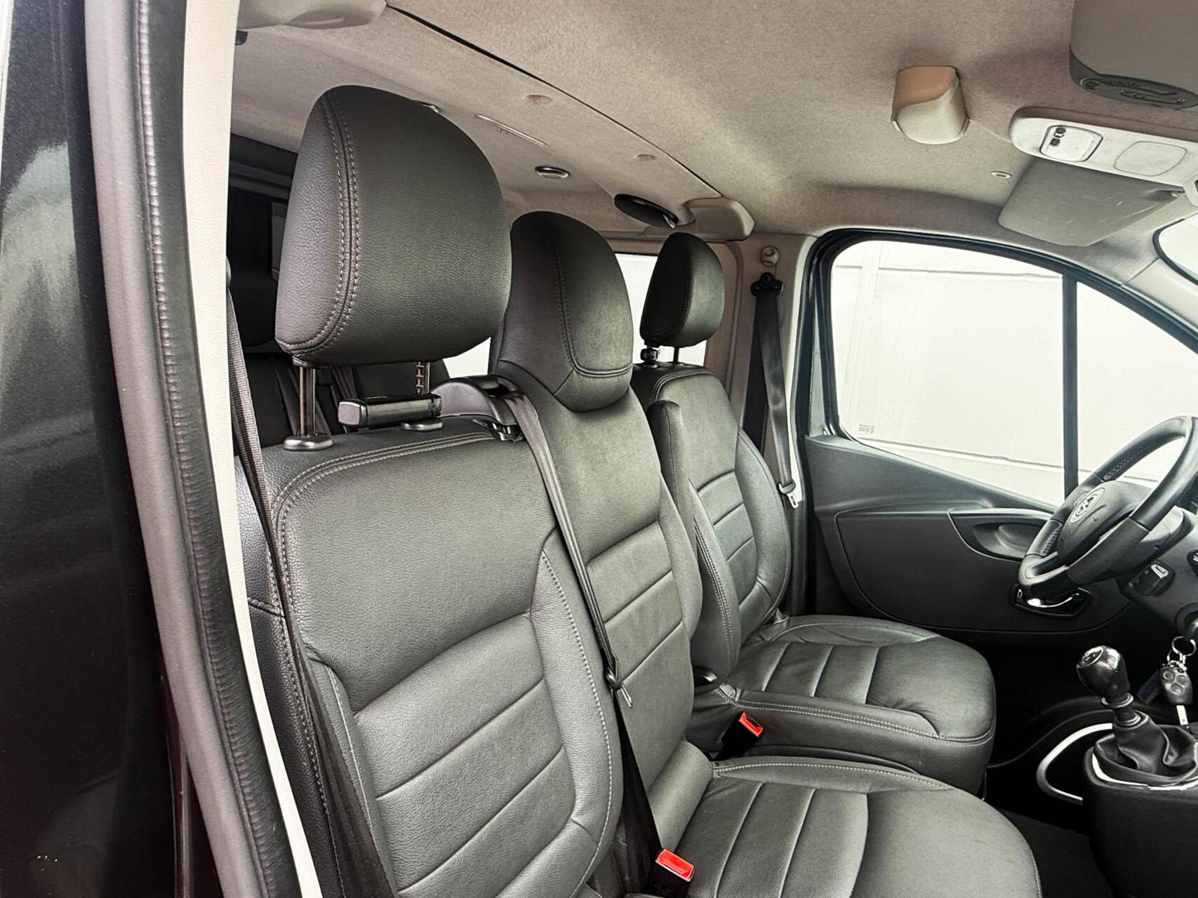 Foto van Opel Vivaro-b