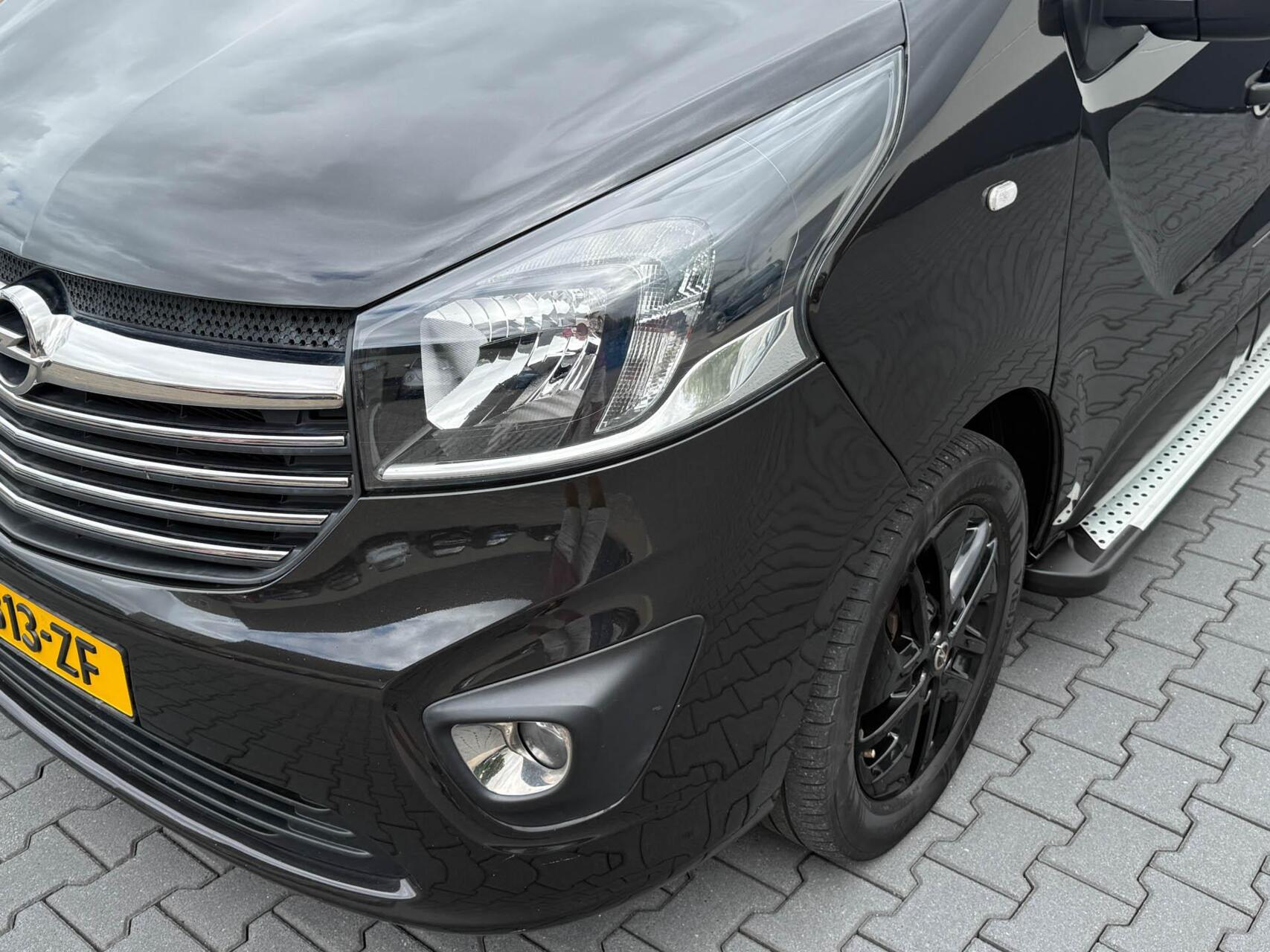Foto van Opel Vivaro-b