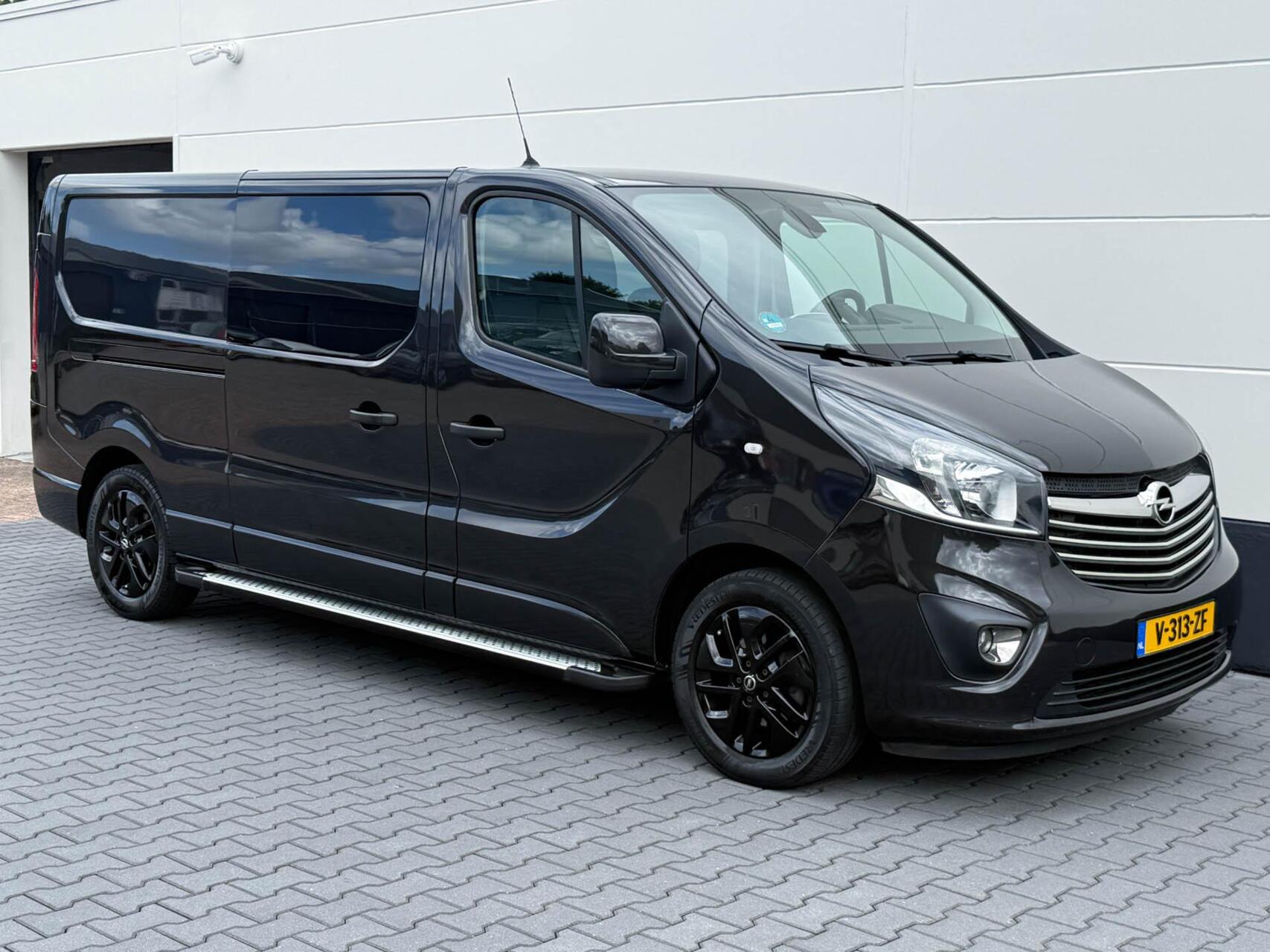 Foto van Opel Vivaro-b