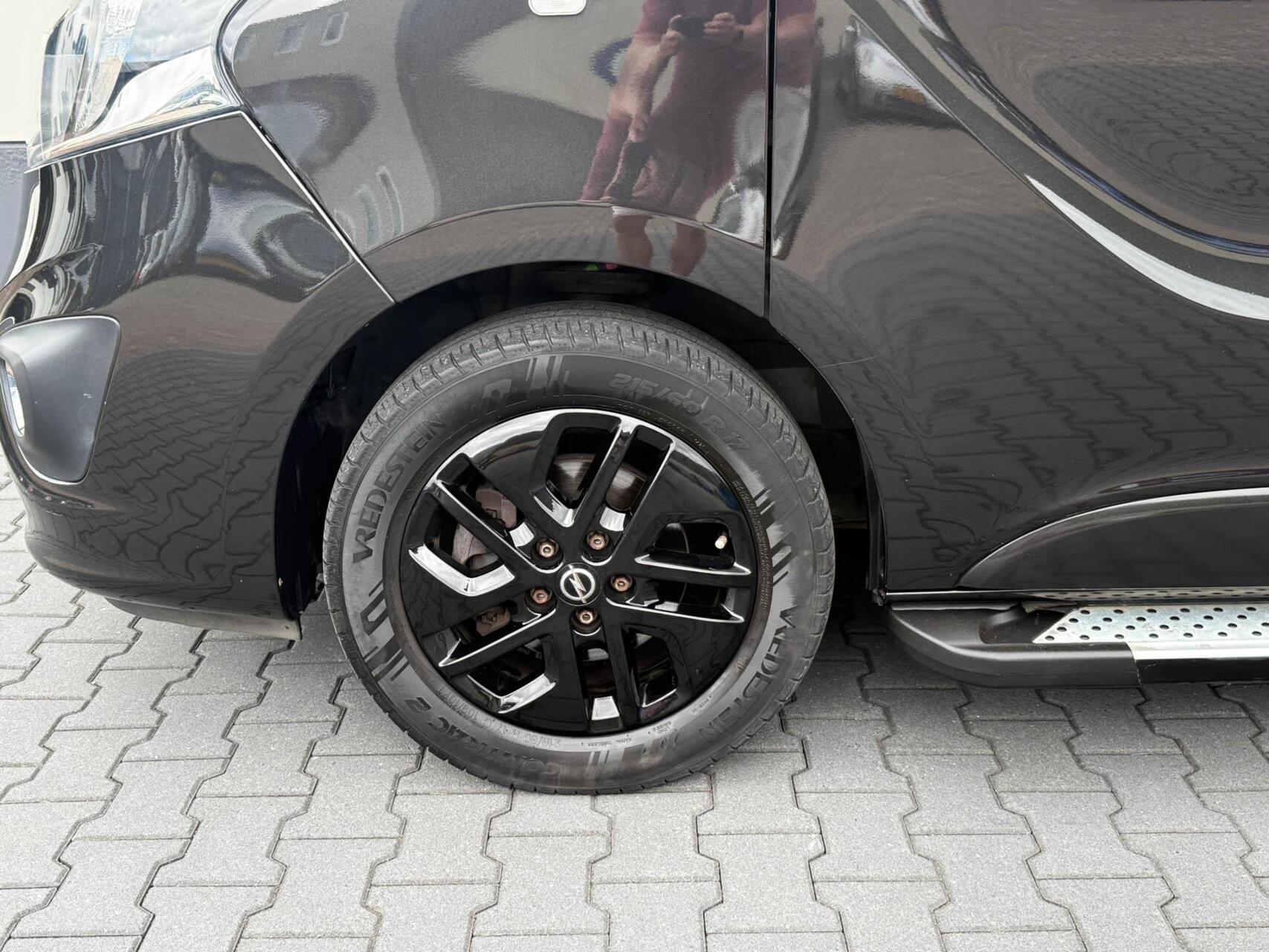 Foto van Opel Vivaro-b