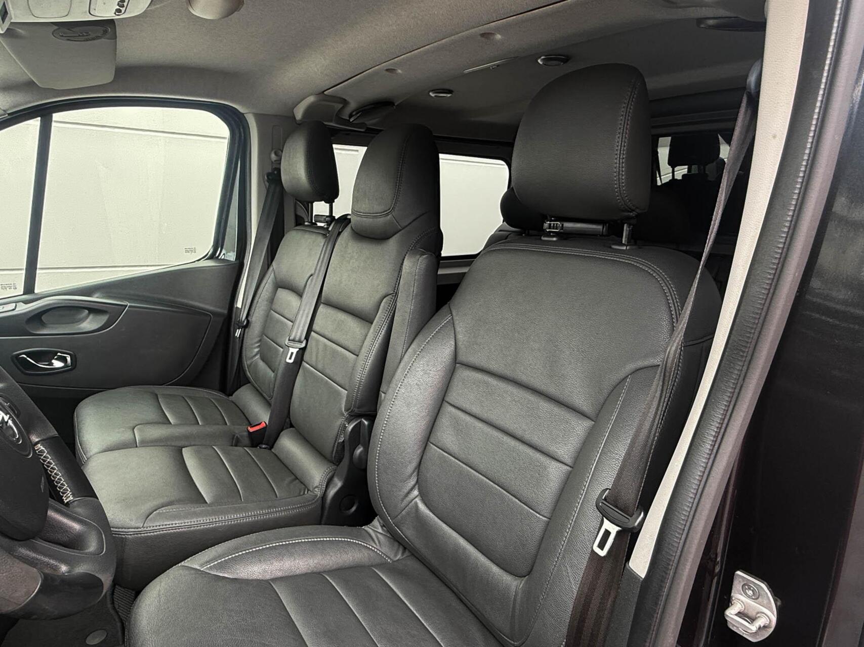 Foto van Opel Vivaro-b