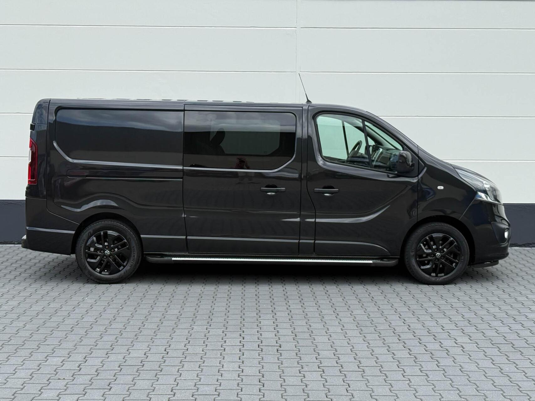 Foto van Opel Vivaro-b