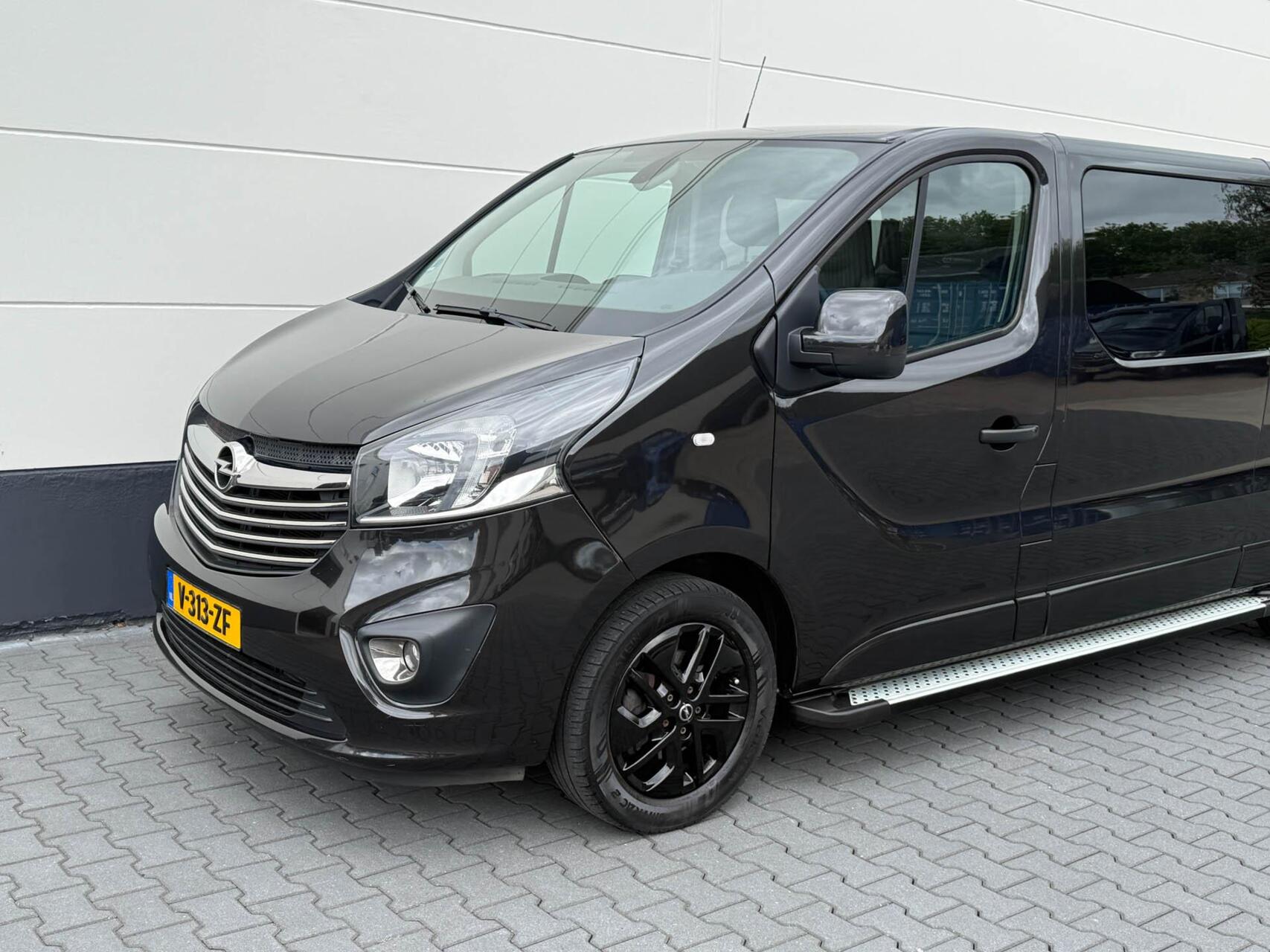 Foto van Opel Vivaro-b