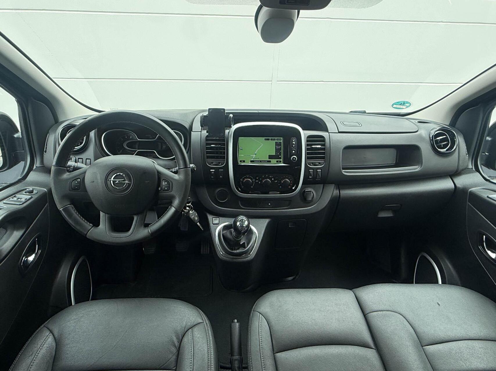 Foto van Opel Vivaro-b