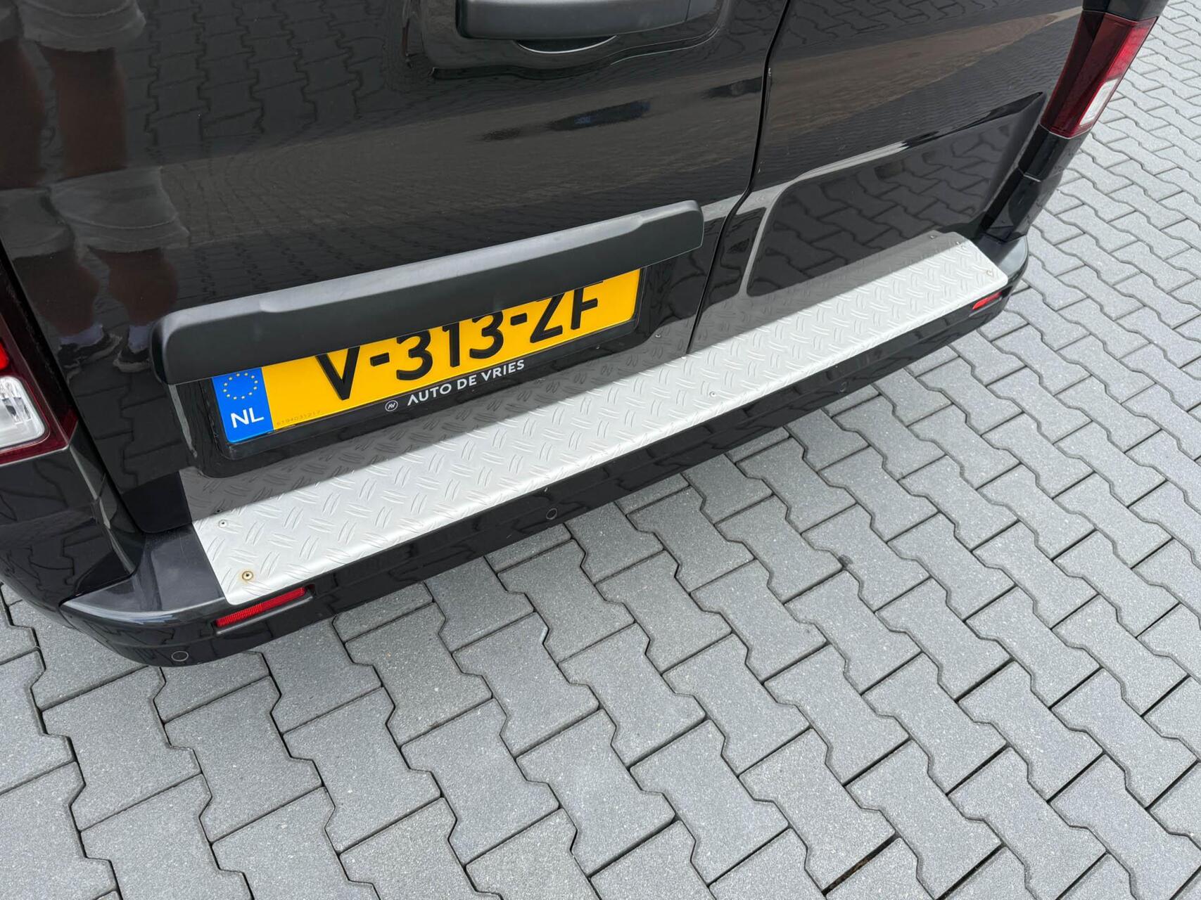 Foto van Opel Vivaro-b