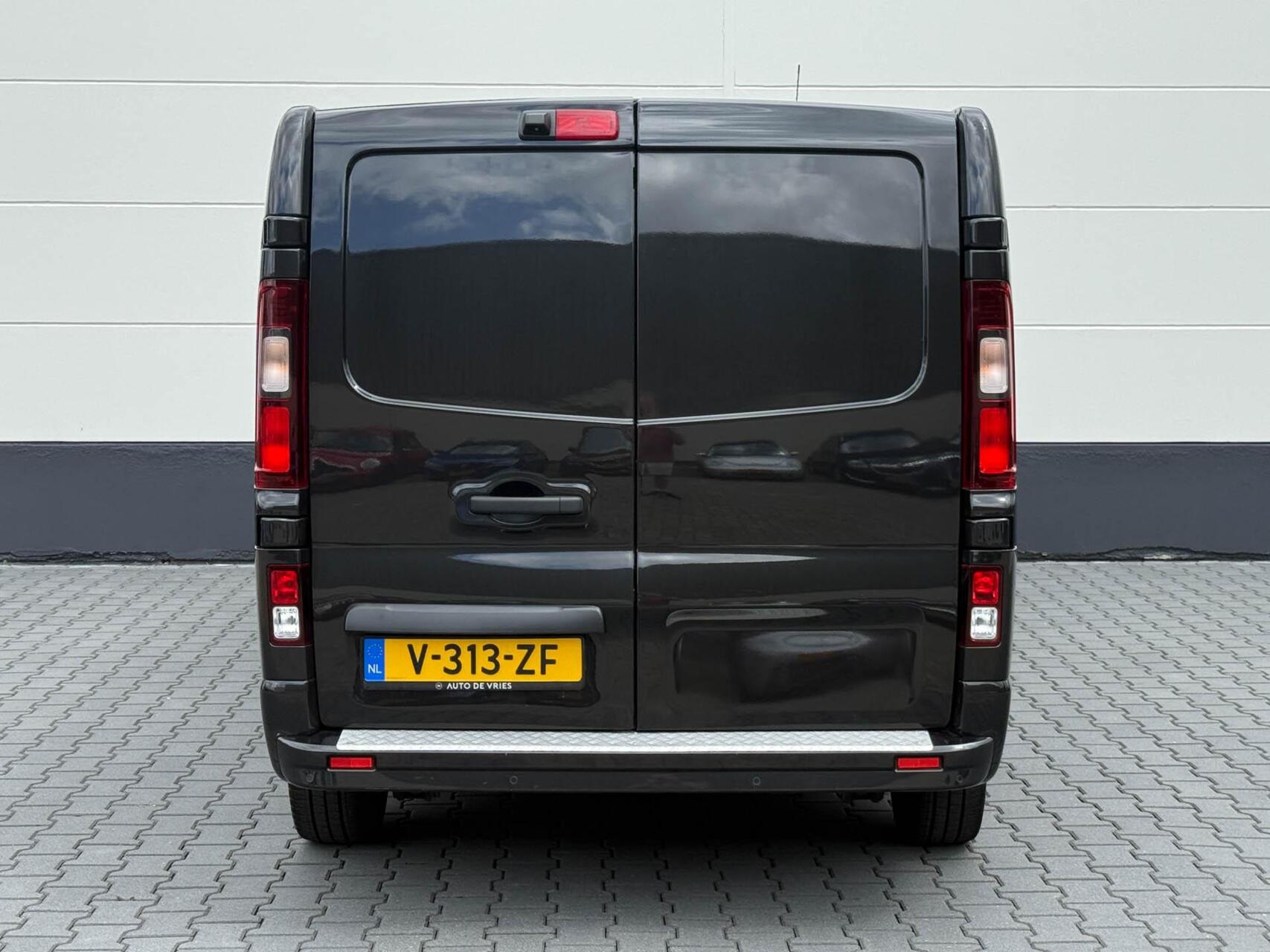 Foto van Opel Vivaro-b