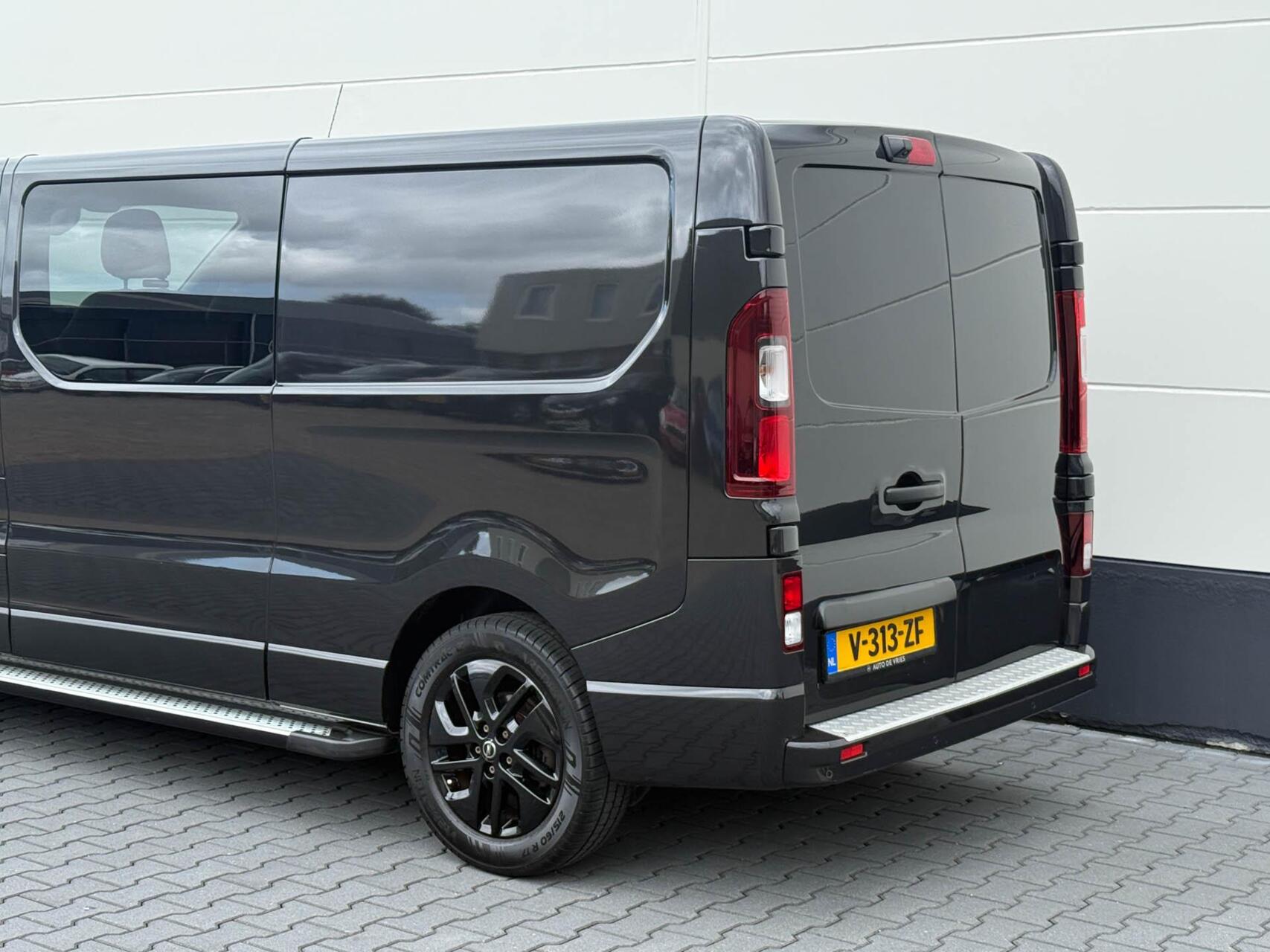 Foto van Opel Vivaro-b