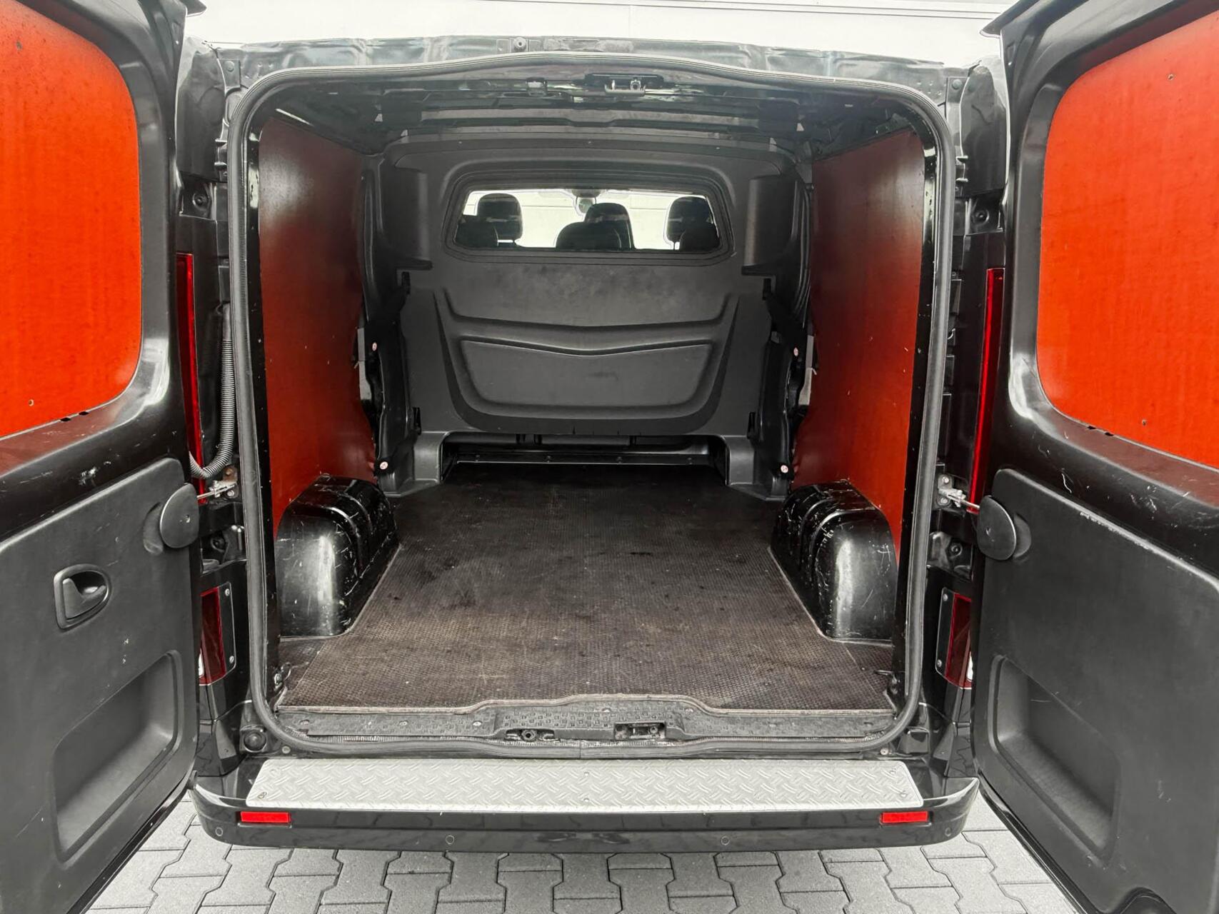 Foto van Opel Vivaro-b