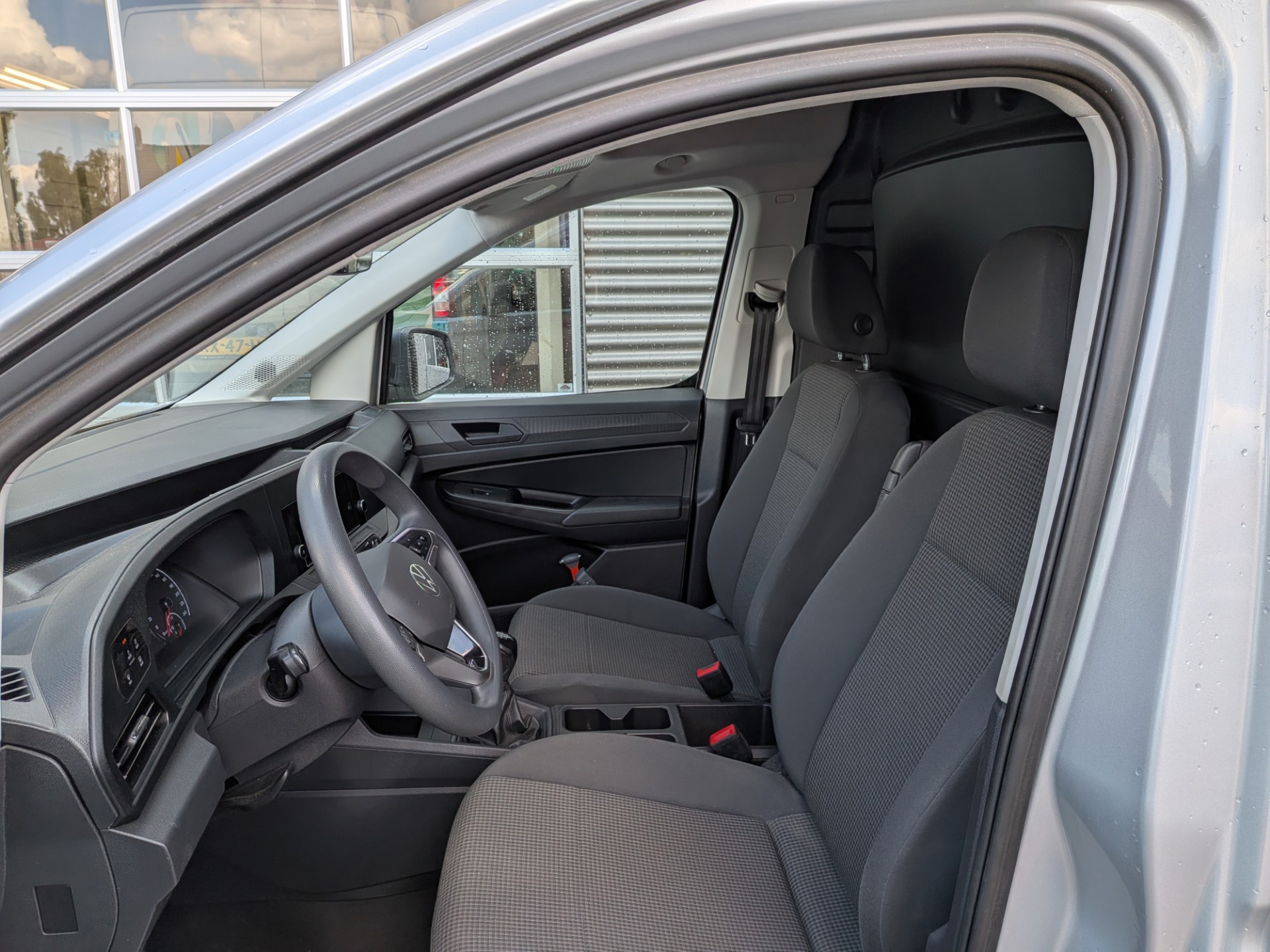 Foto van Volkswagen Caddy Modified Partition Wall