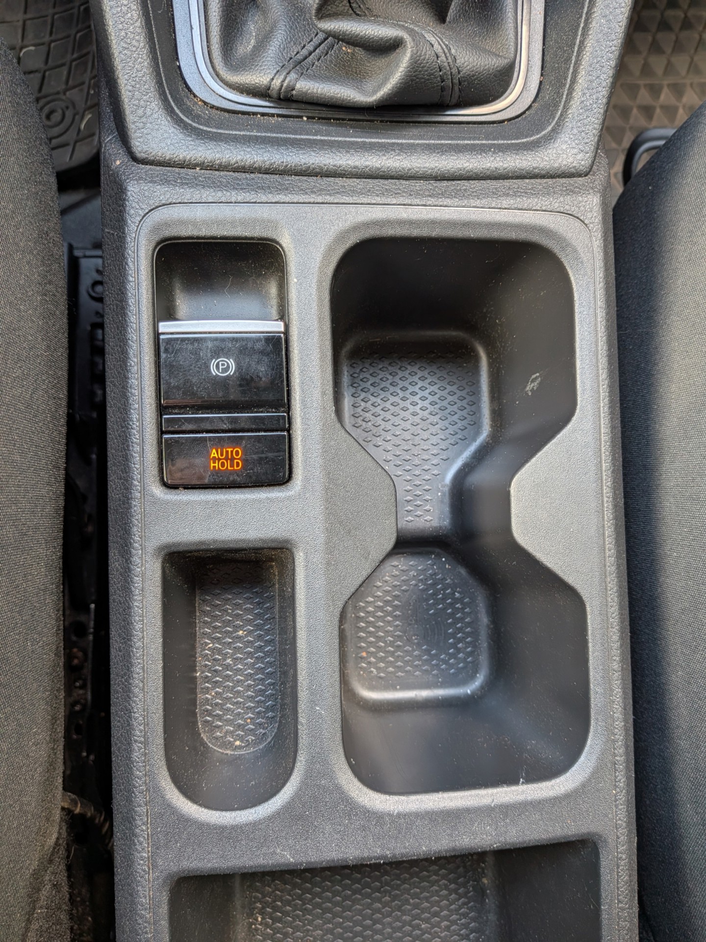 Foto van Volkswagen Caddy Modified Partition Wall
