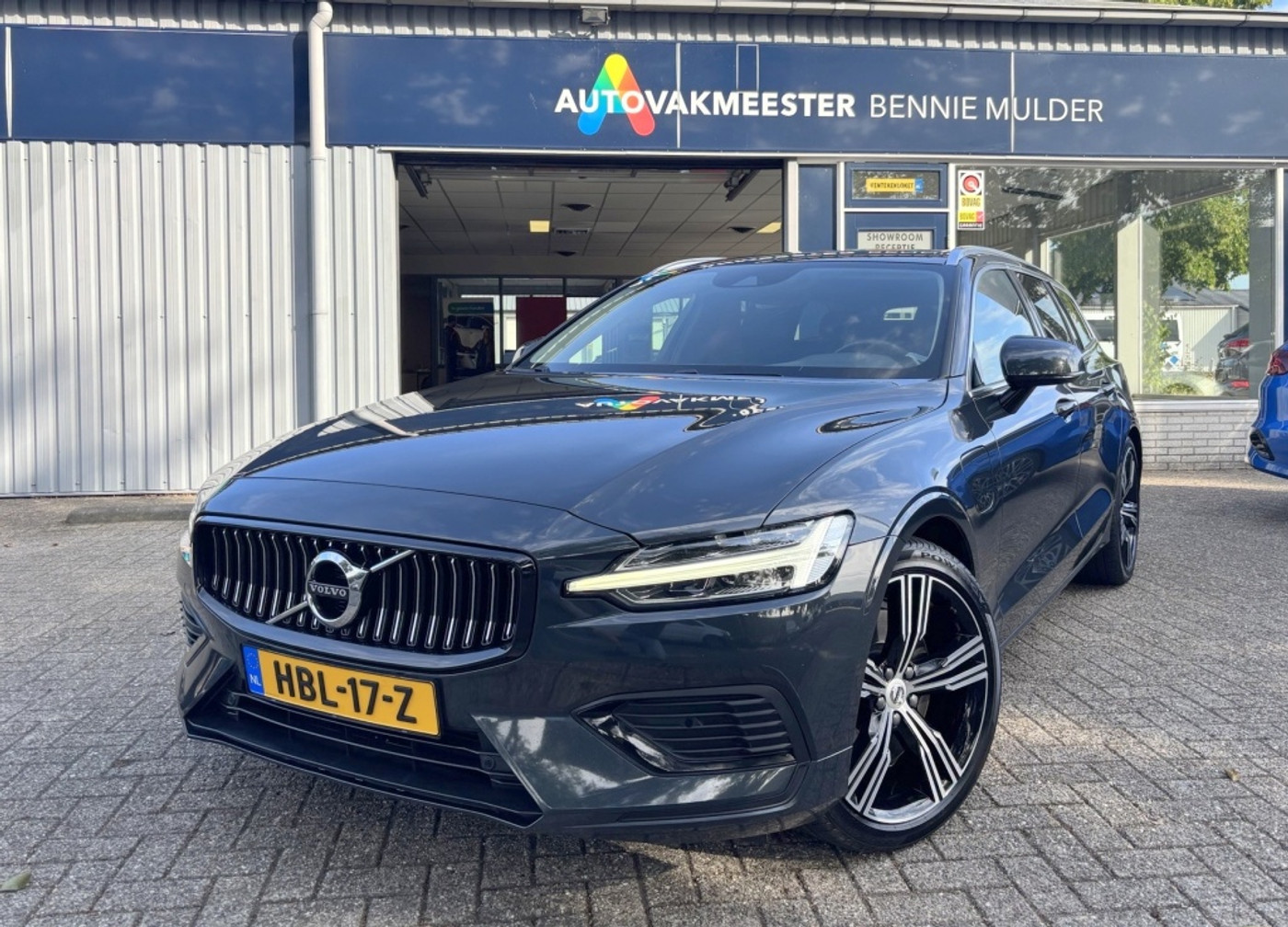 Volvo V60 T8 Twin Engine 2.0 T8 AWD Inscription TREKHAAK / LEDER / CAMERA 2019 - voorkant