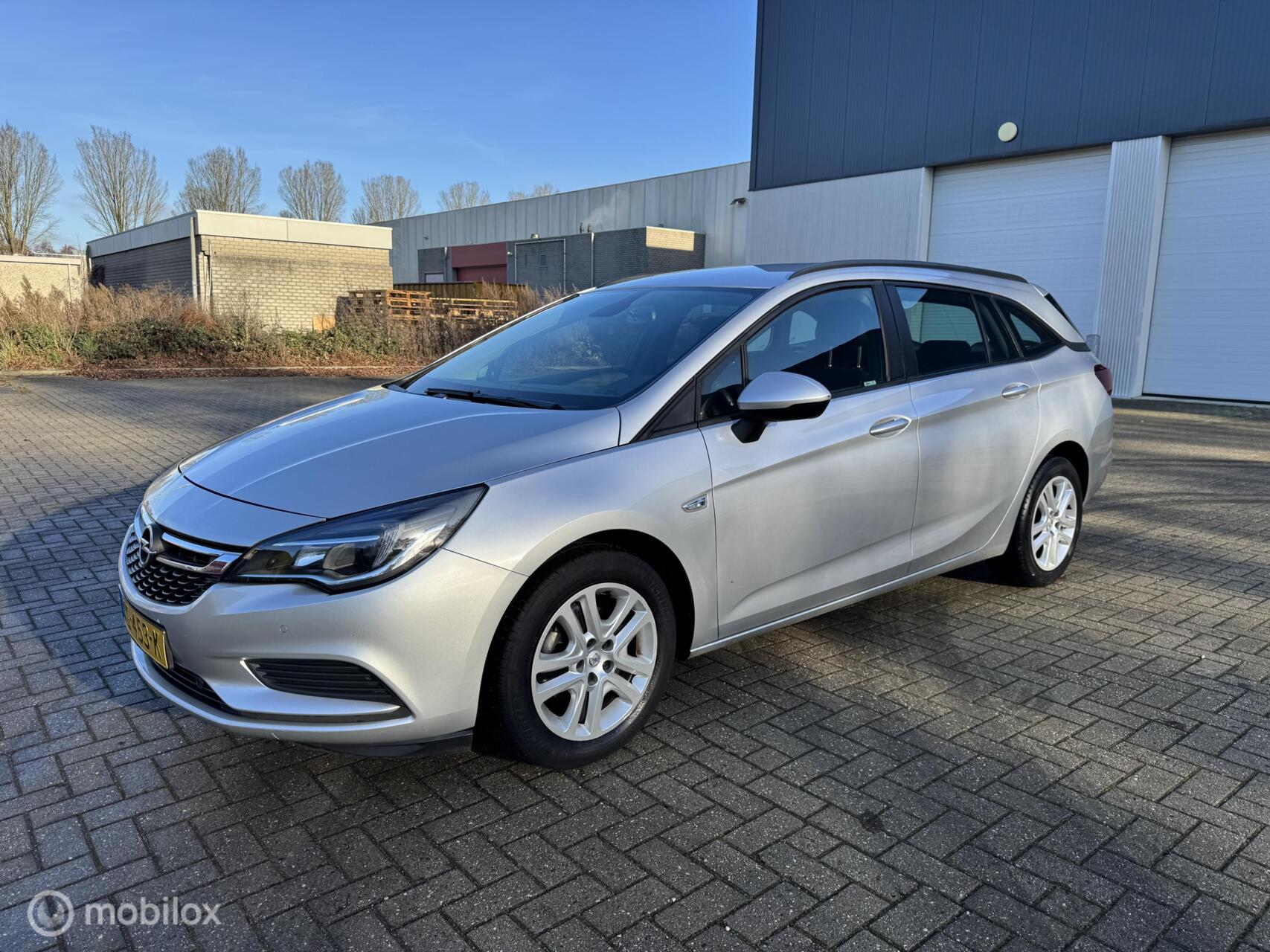 Opel Astra Sports Tourer 1.0 Online Edition Airco/Navi 2019 - voorkant