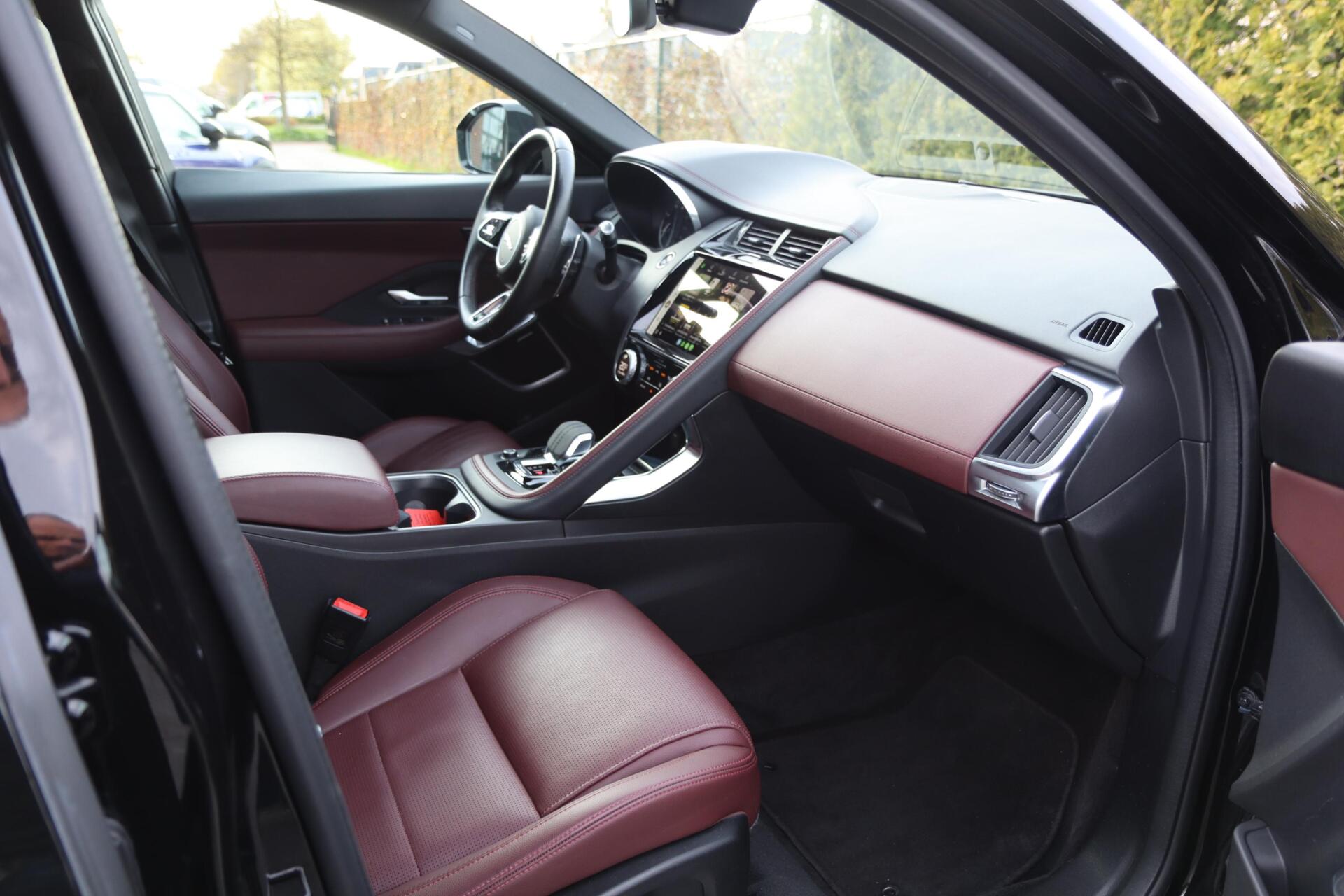 Foto van Jaguar E-pace