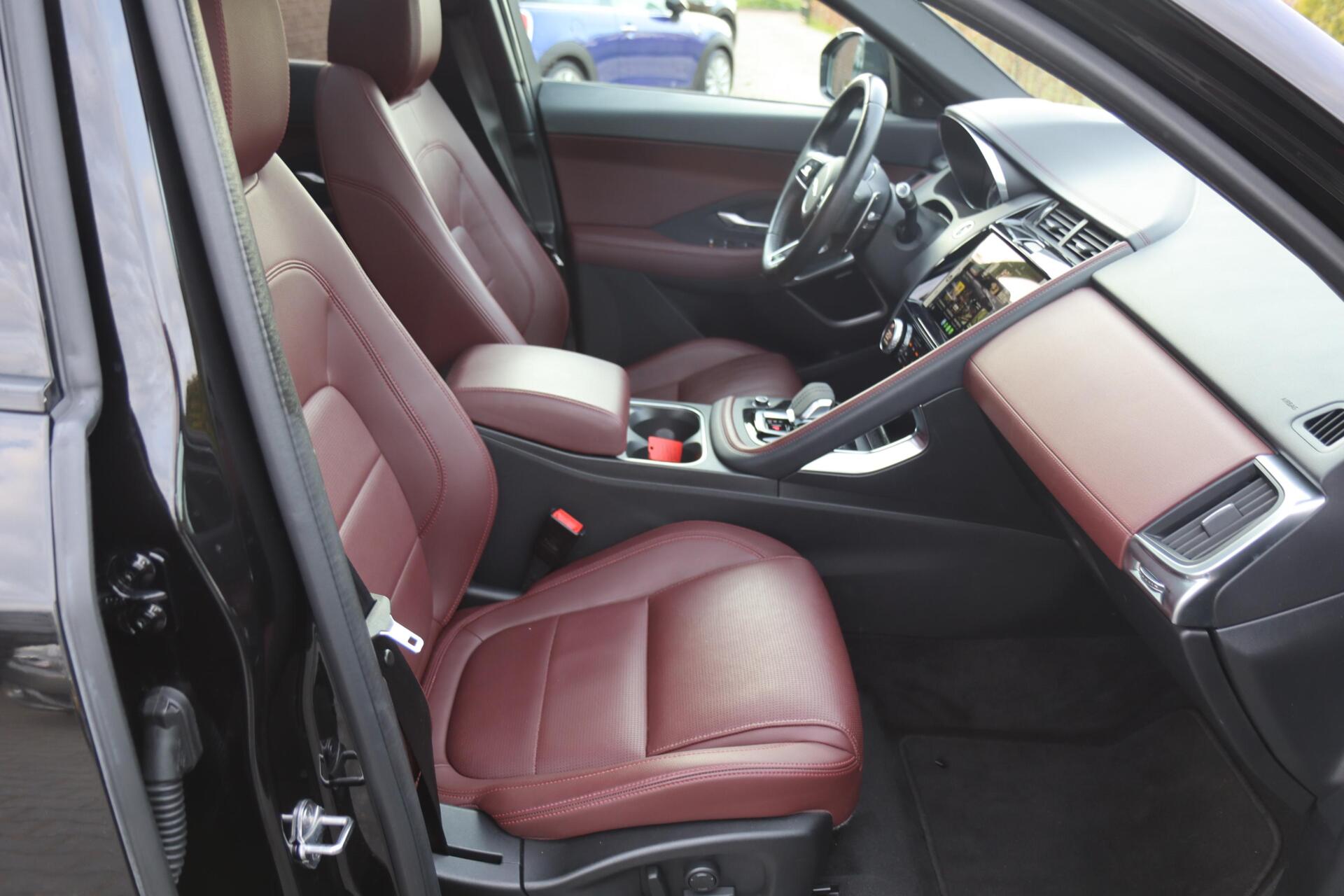 Foto van Jaguar E-pace
