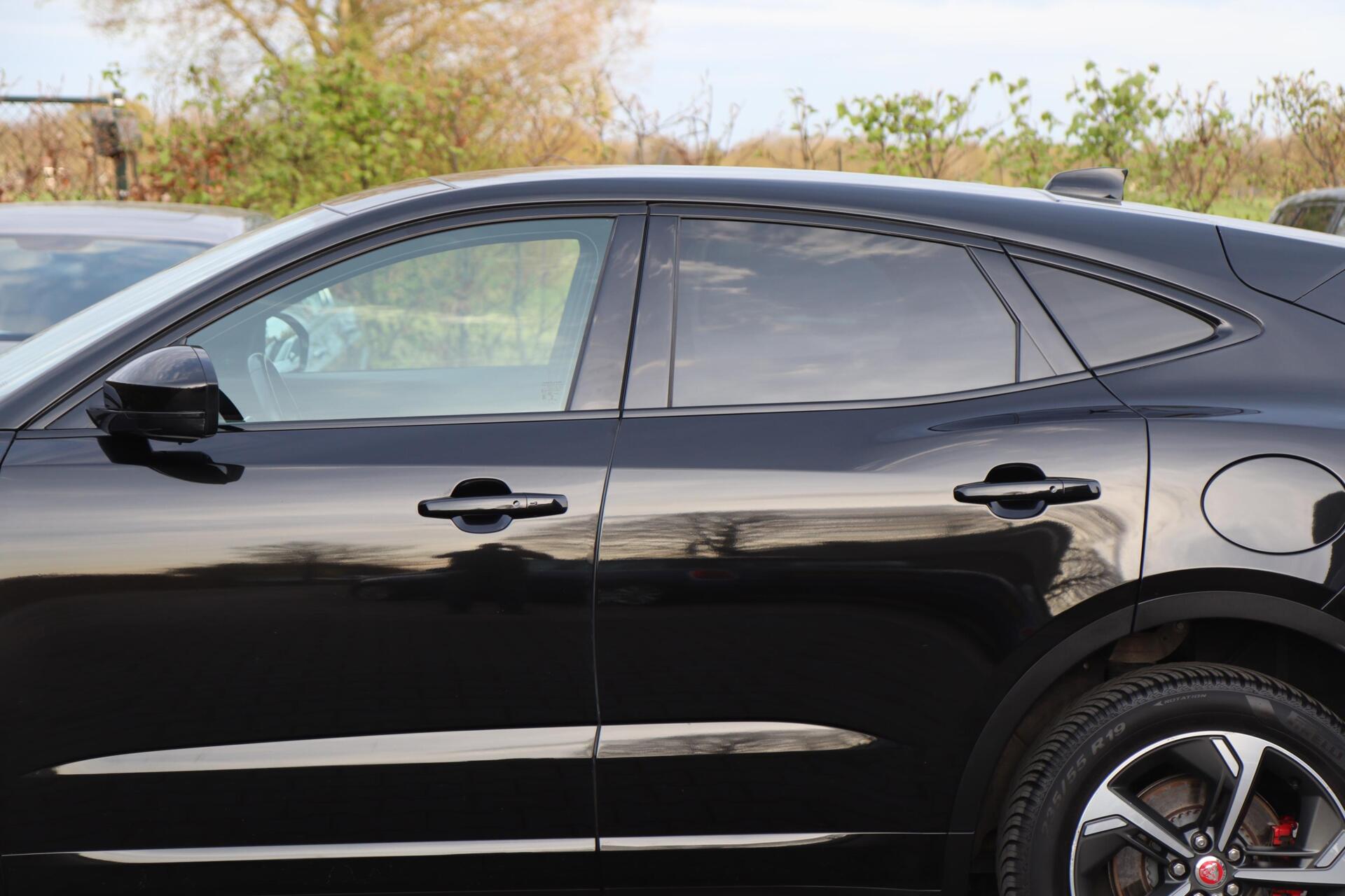 Foto van Jaguar E-pace
