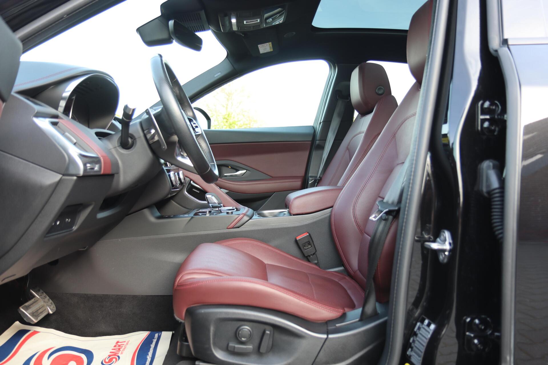 Foto van Jaguar E-pace