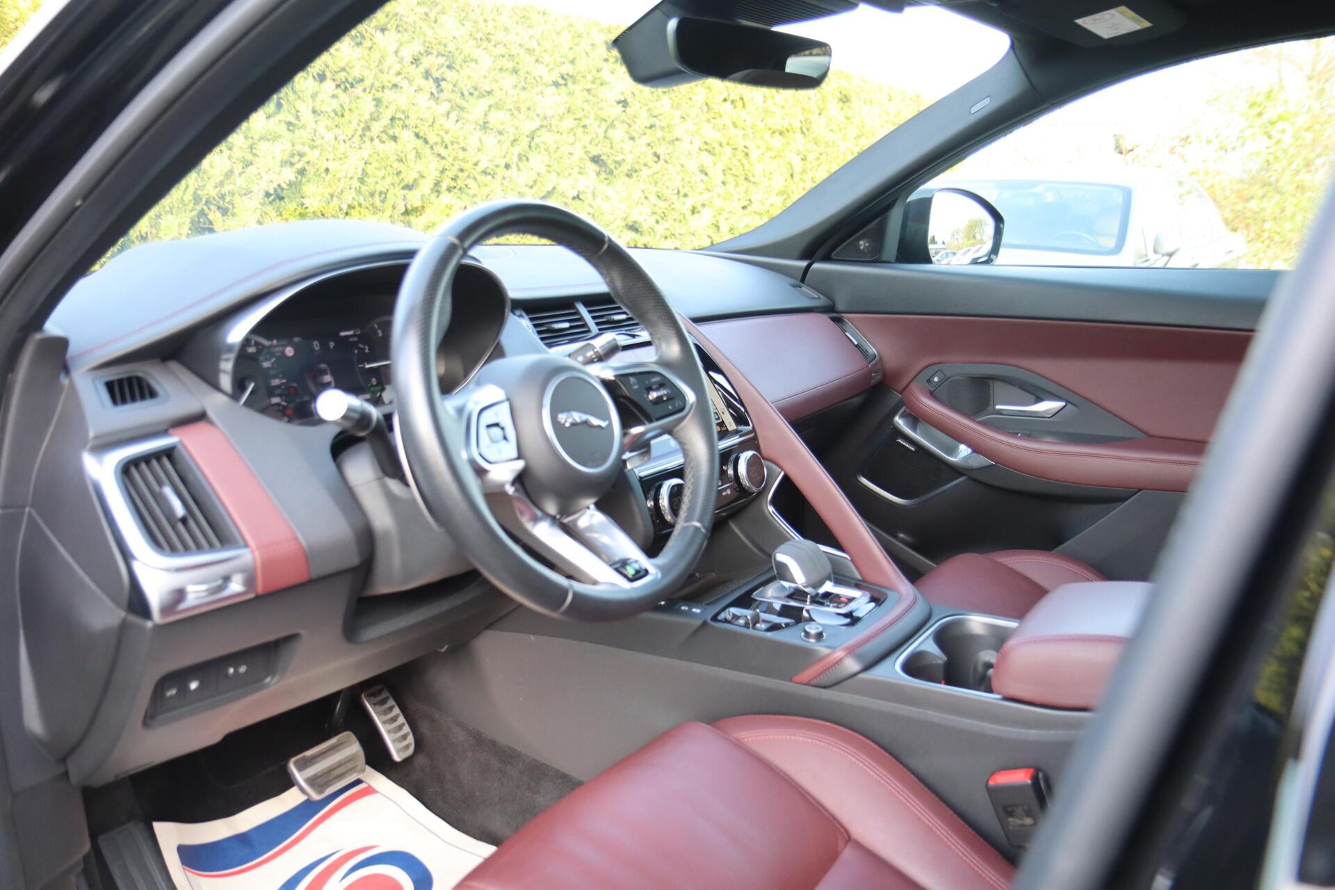 Foto van Jaguar E-pace