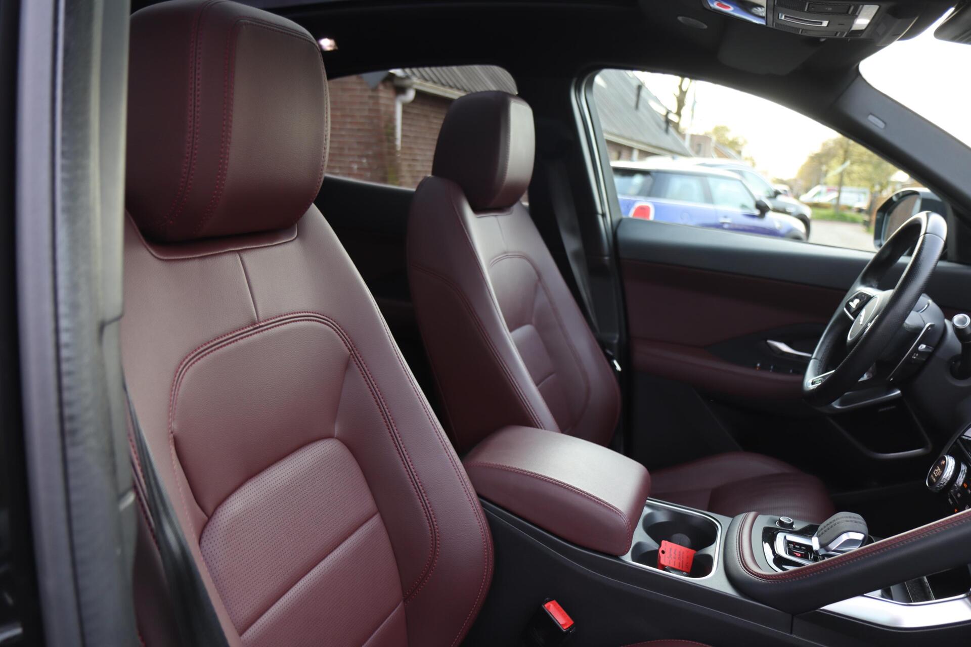 Foto van Jaguar E-pace