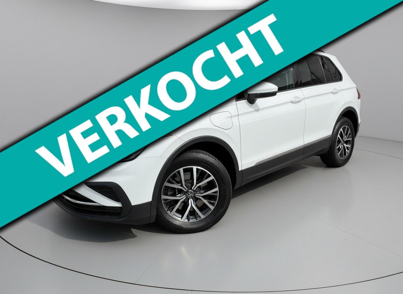 Volkswagen Tiguan 1.4 TSI eHybrid Life * Navigatie * Stoelverwarming * Virtual Cockpit * Adaptieve Cruise Control * 2021 - voorkant