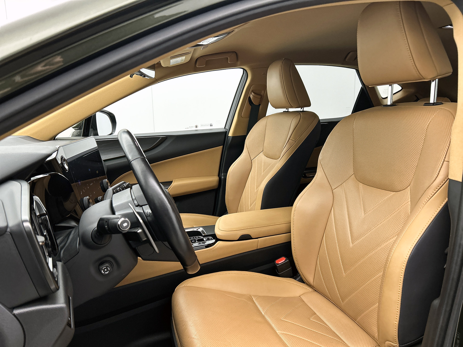 Foto van Lexus Lexus Nx450h+