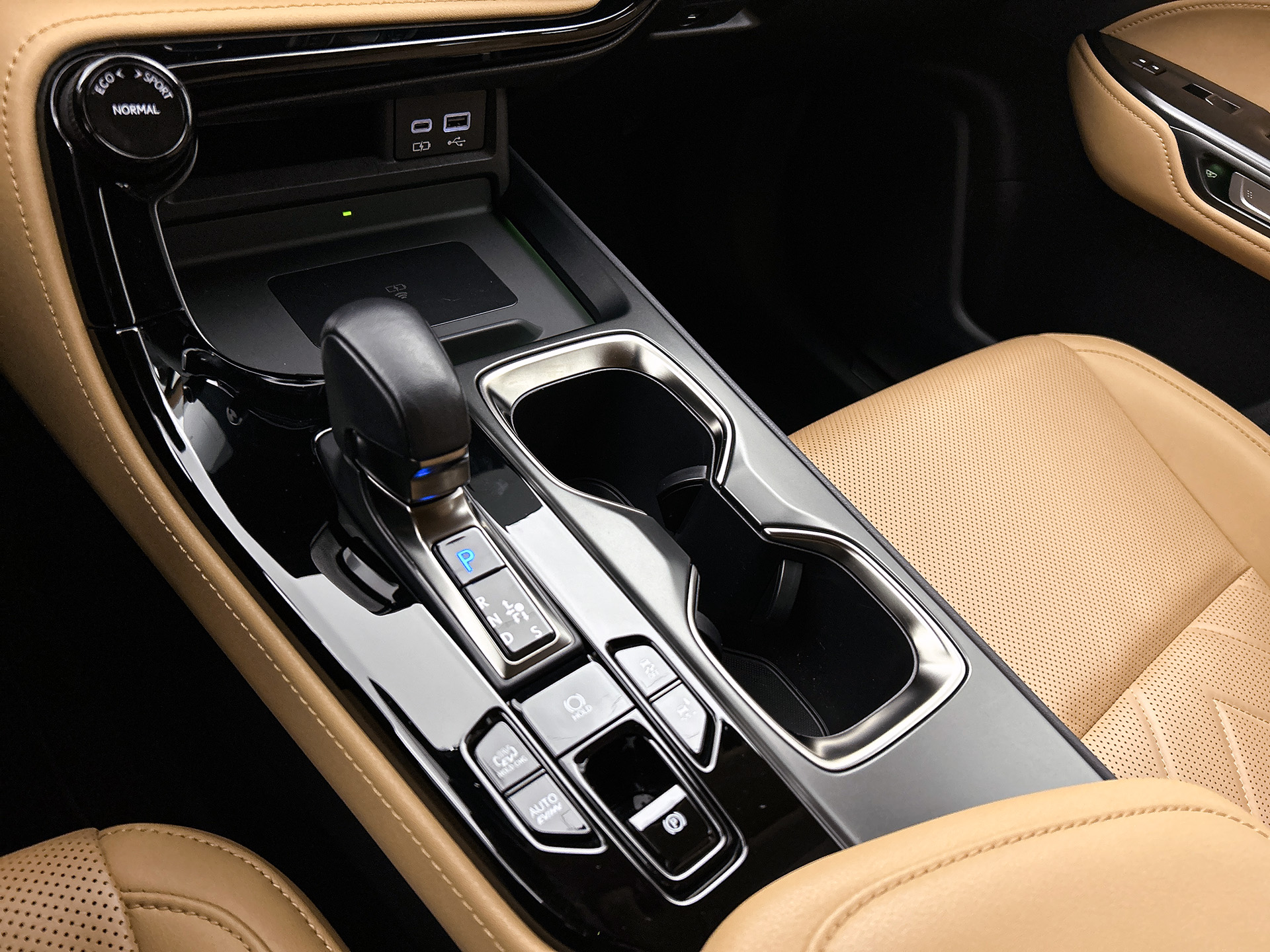 Foto van Lexus Lexus Nx450h+