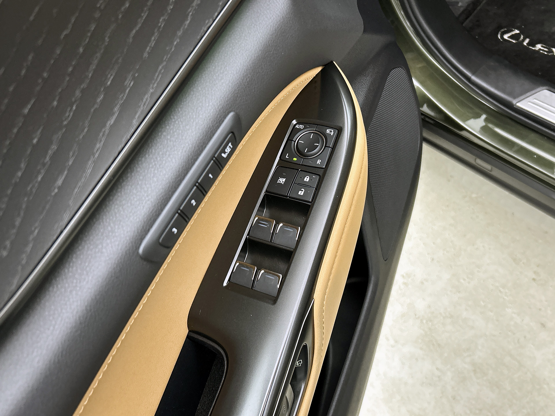 Foto van Lexus Lexus Nx450h+
