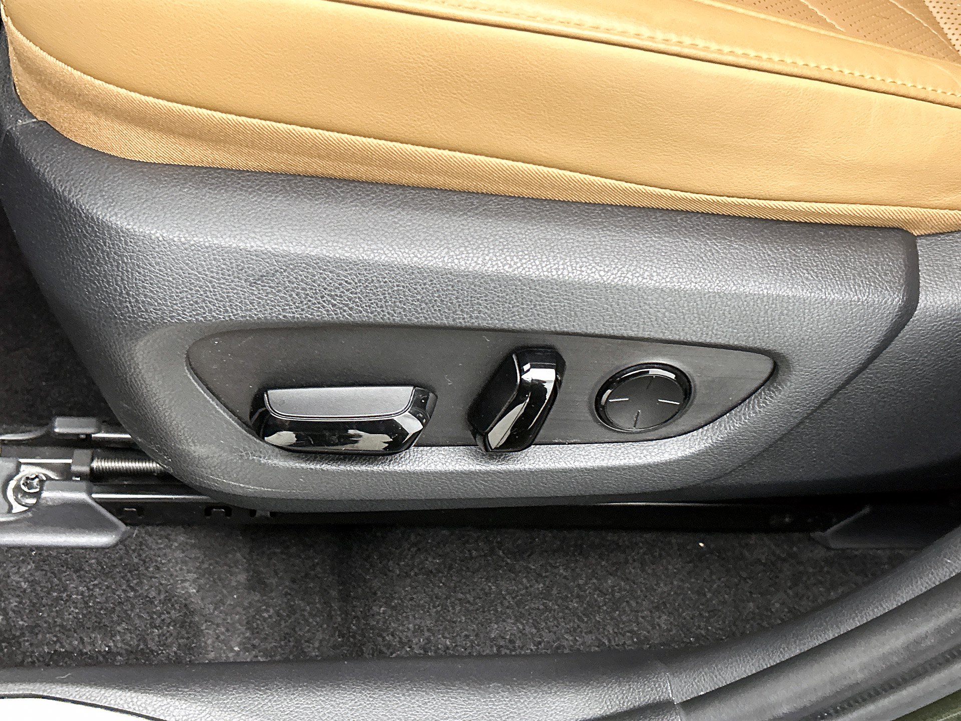 Foto van Lexus Lexus Nx450h+
